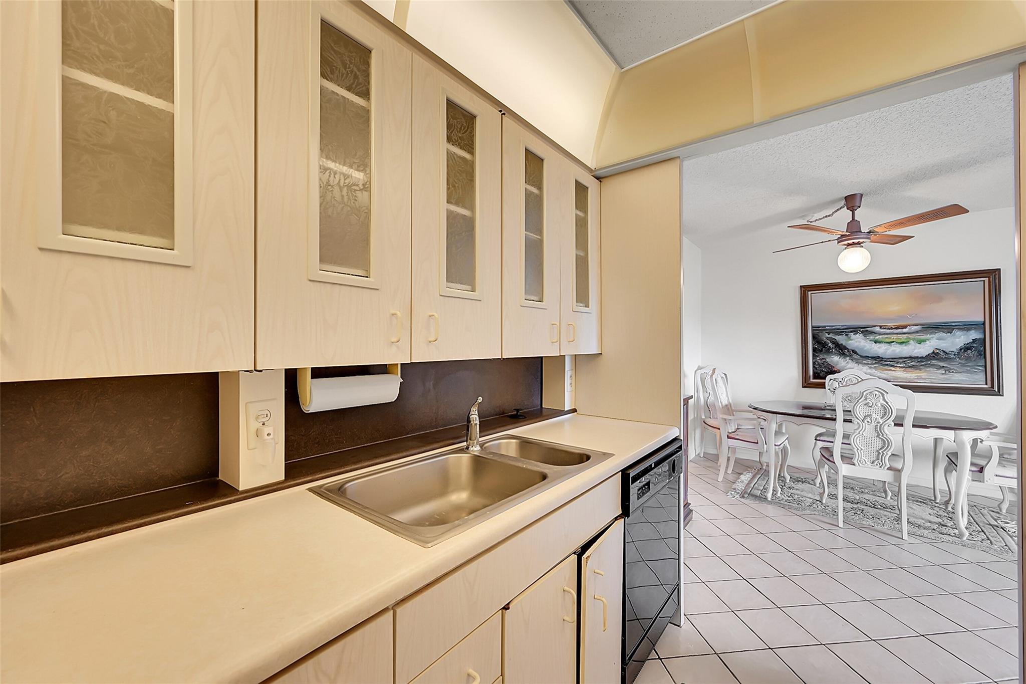 2404 Antigua Cir F4