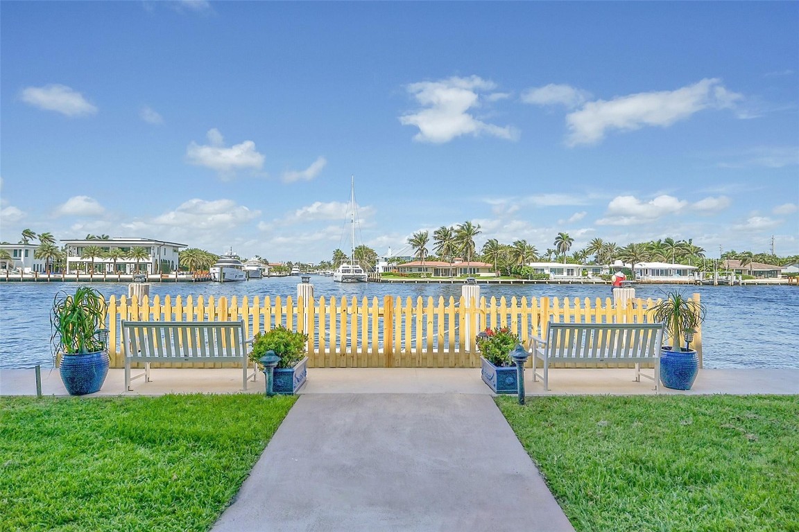 401 N Riverside Dr 108