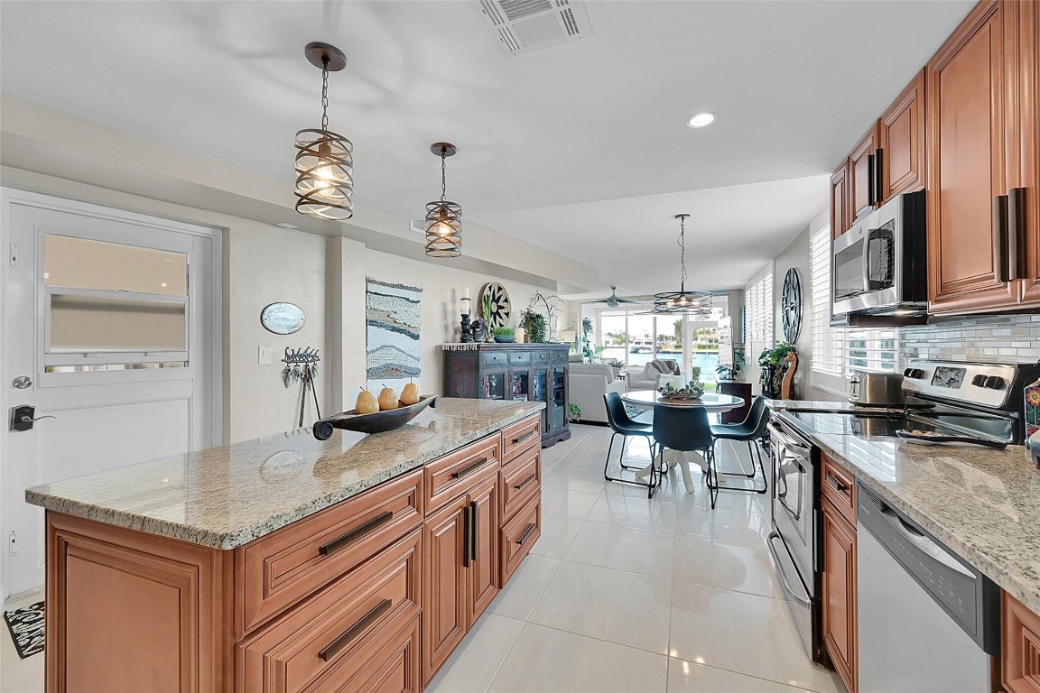 401 N Riverside Dr 108