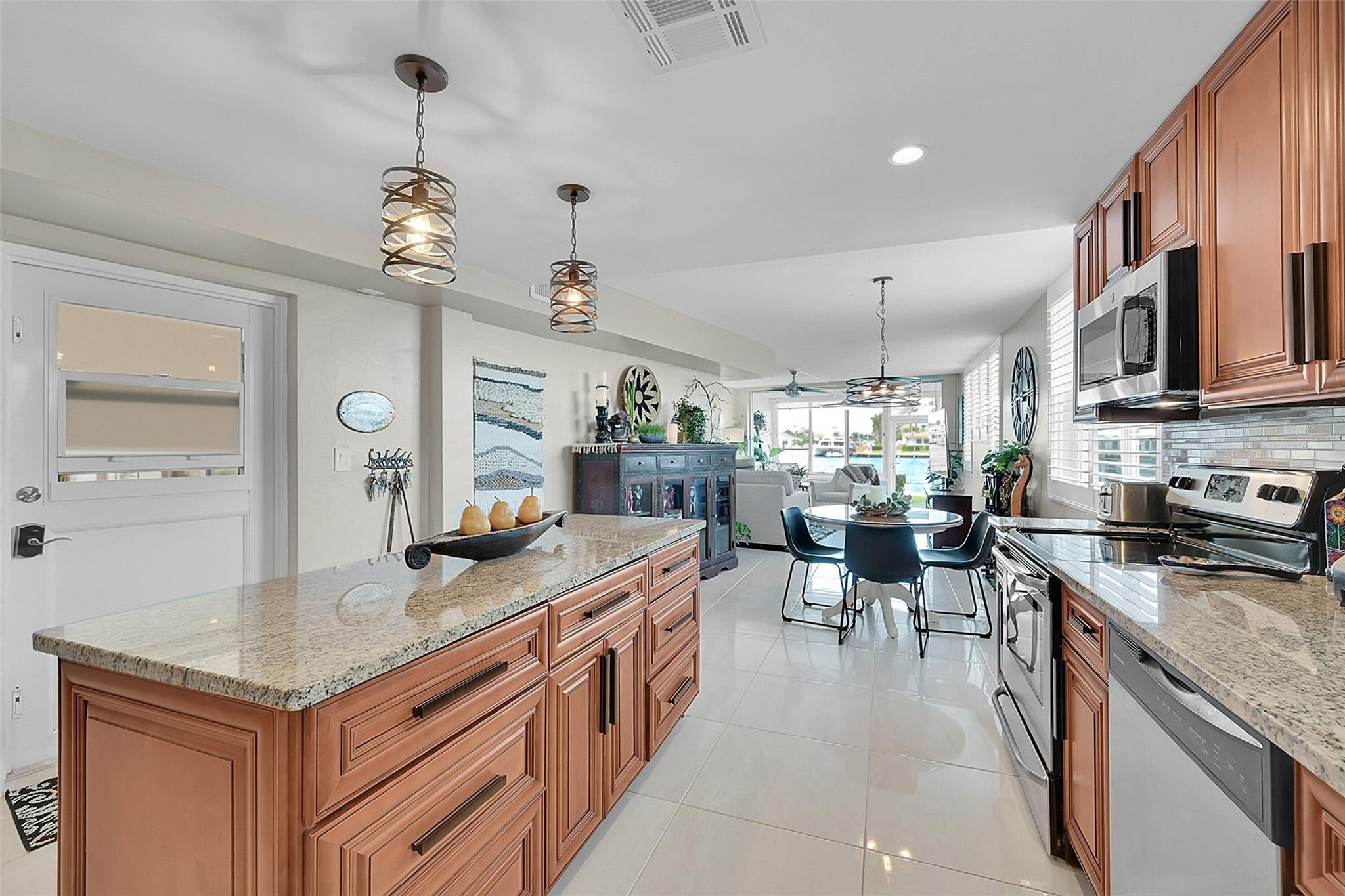 401 N Riverside Dr 108