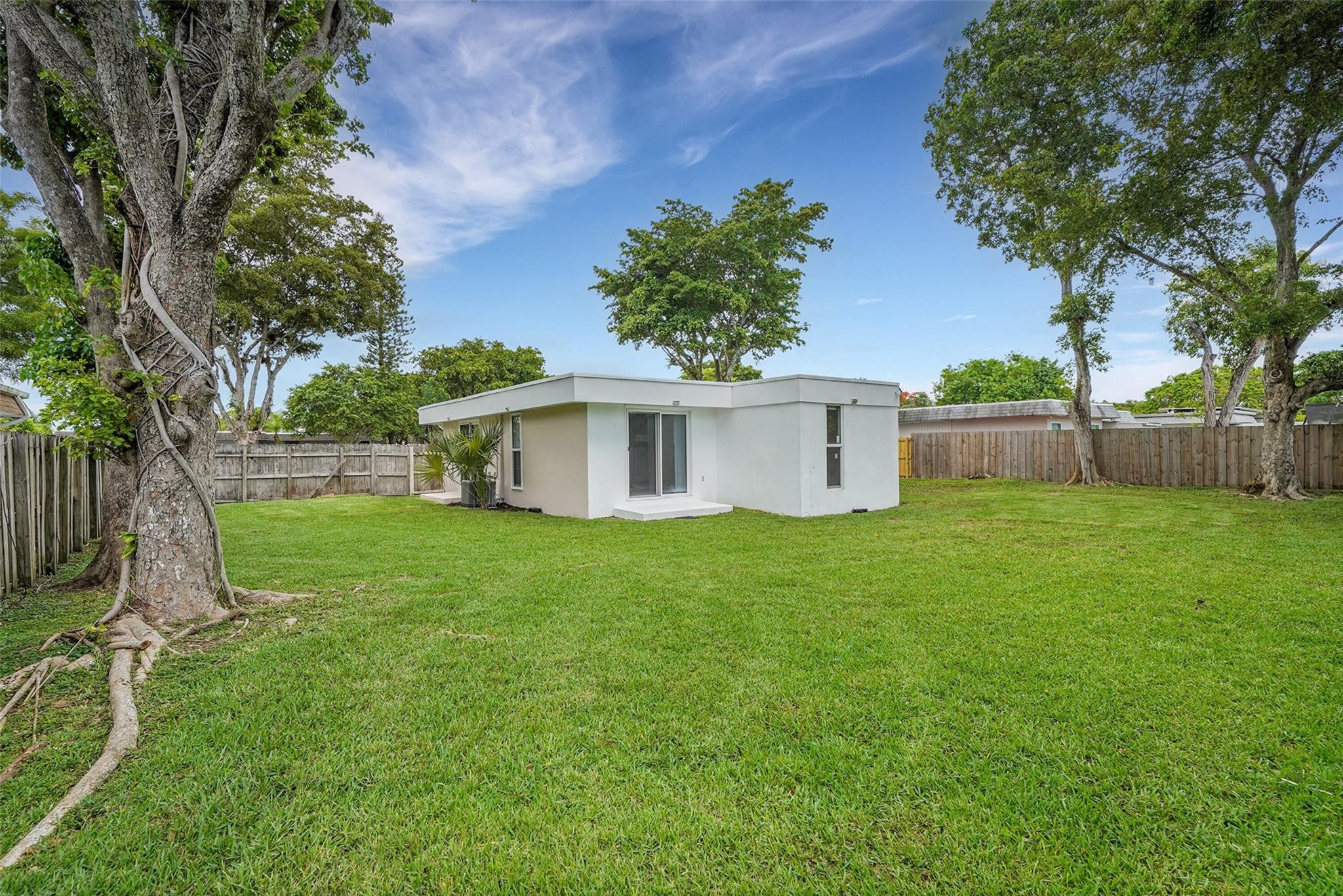 7802 NW 75th Ave