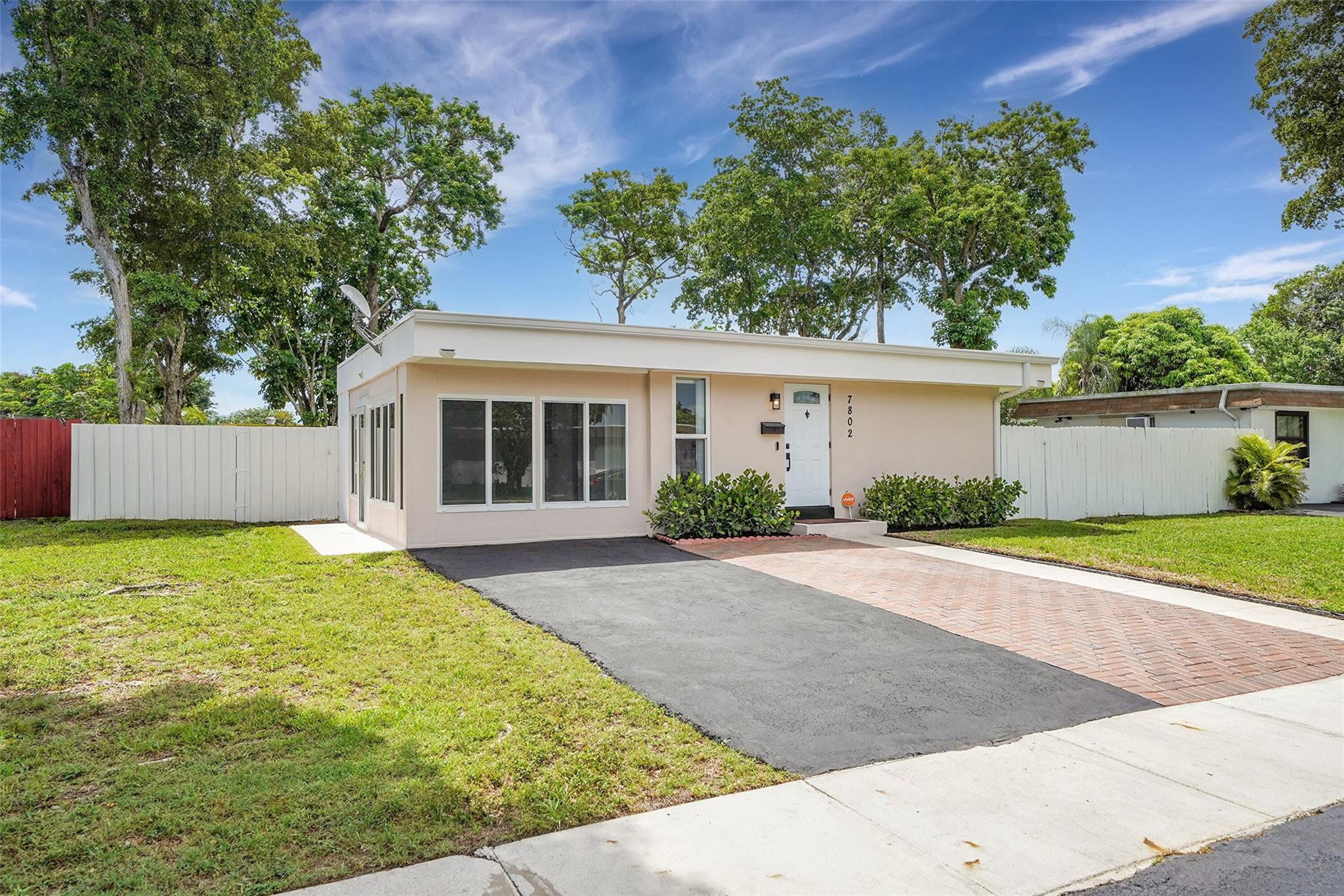 7802 NW 75th Ave