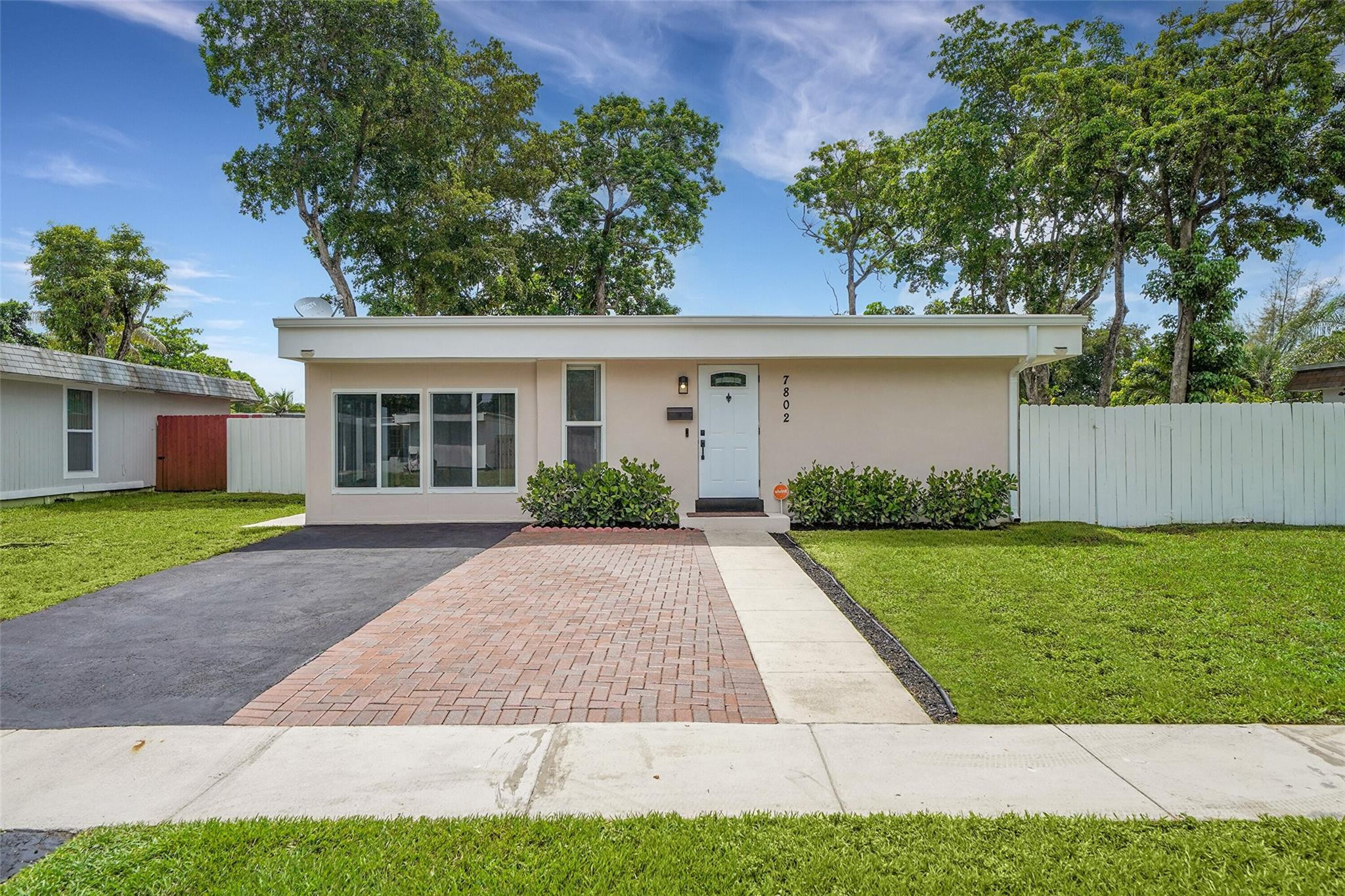 7802 NW 75th Ave