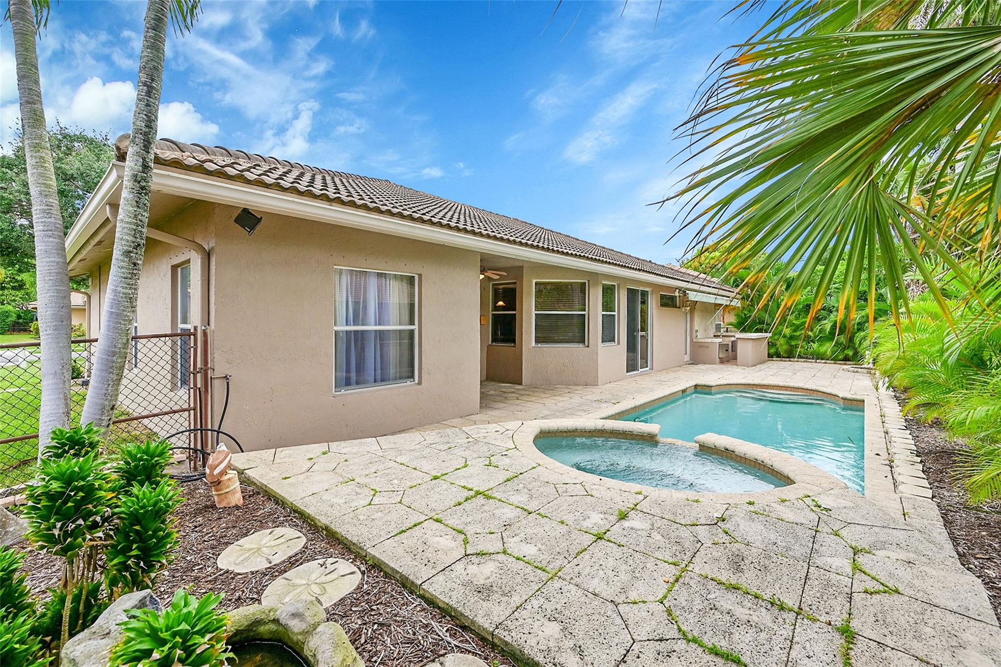 6384 NW 43 Terrace