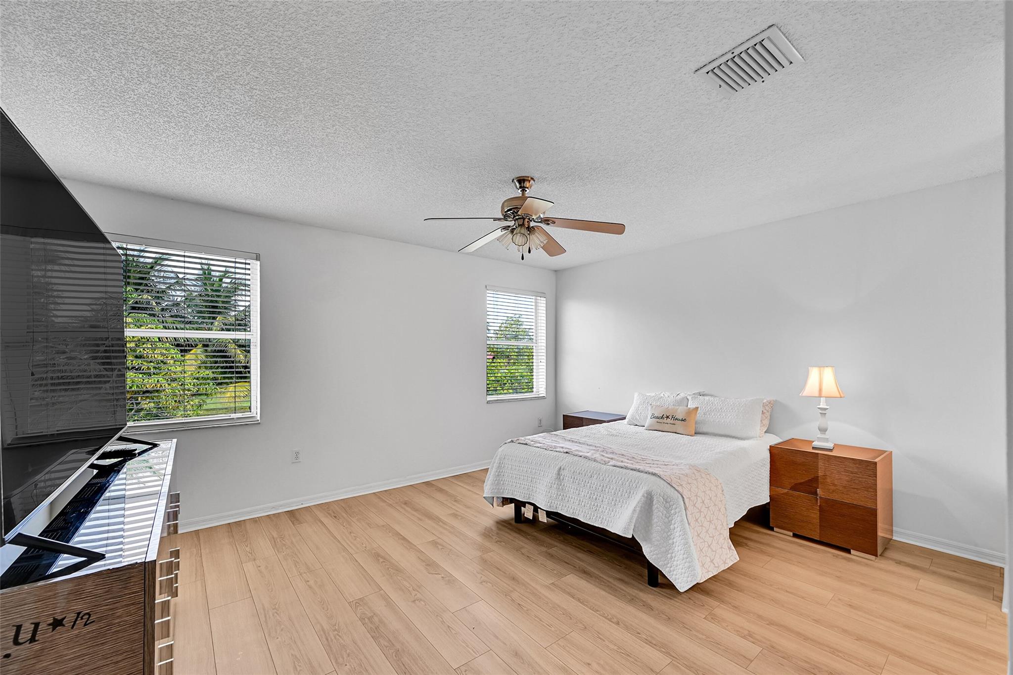 11600 NW 52nd Ct