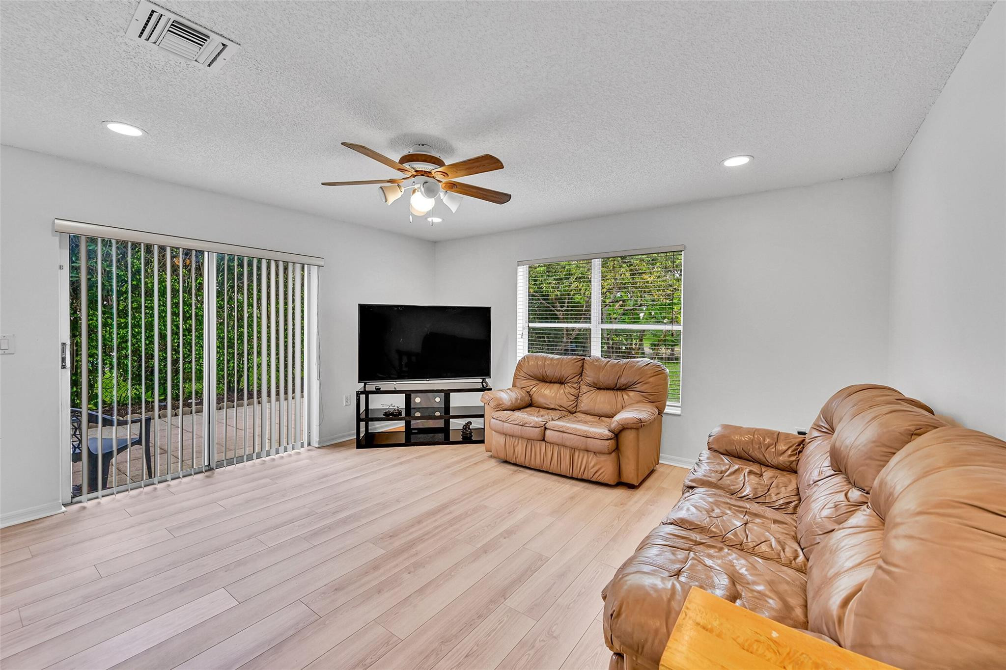 11600 NW 52nd Ct