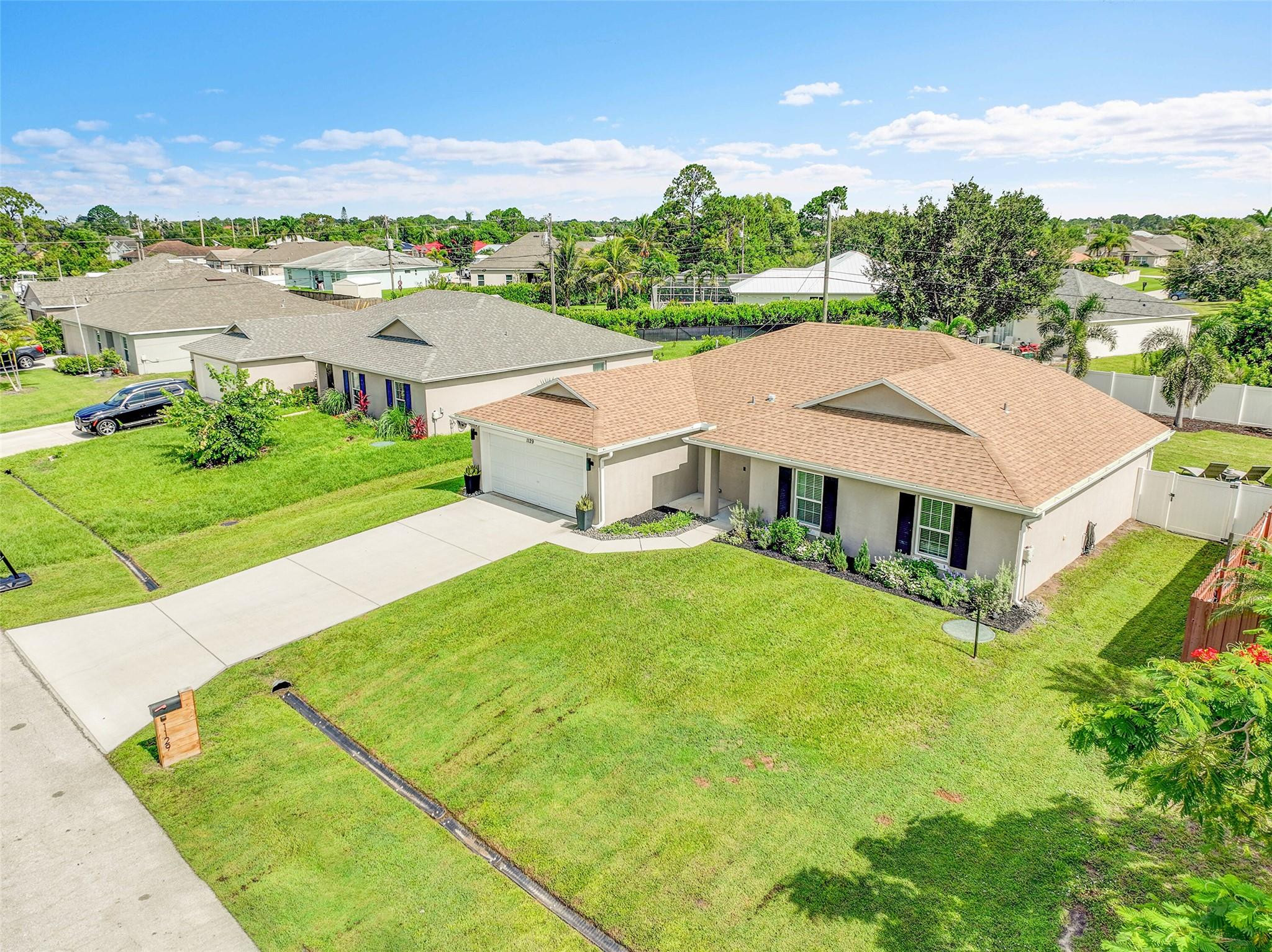1129 SW Arc Ct
