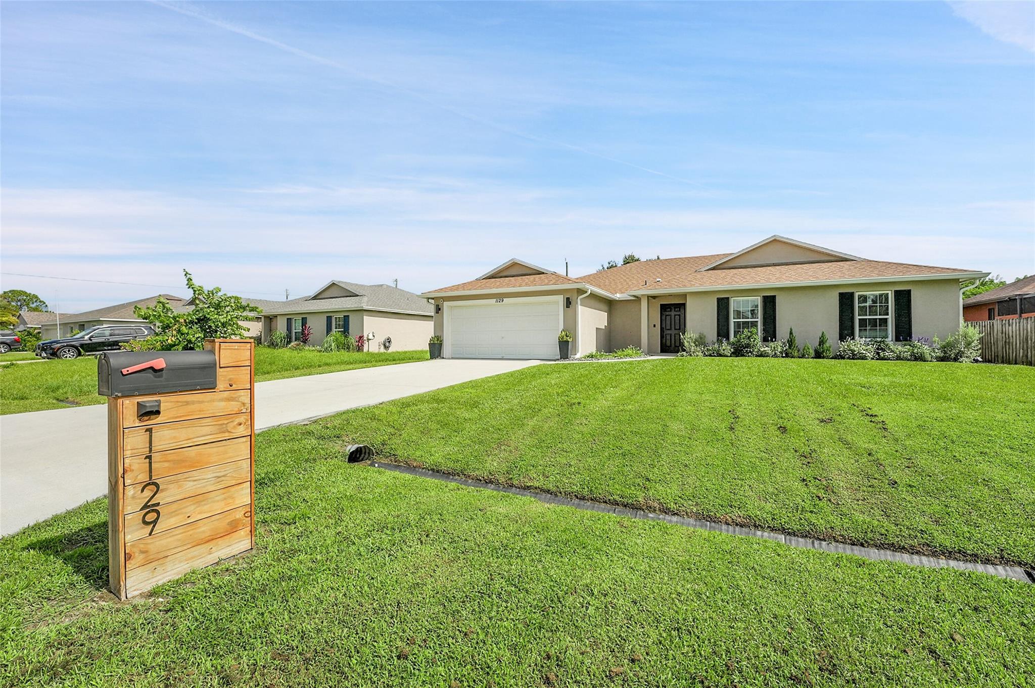 1129 SW Arc Ct