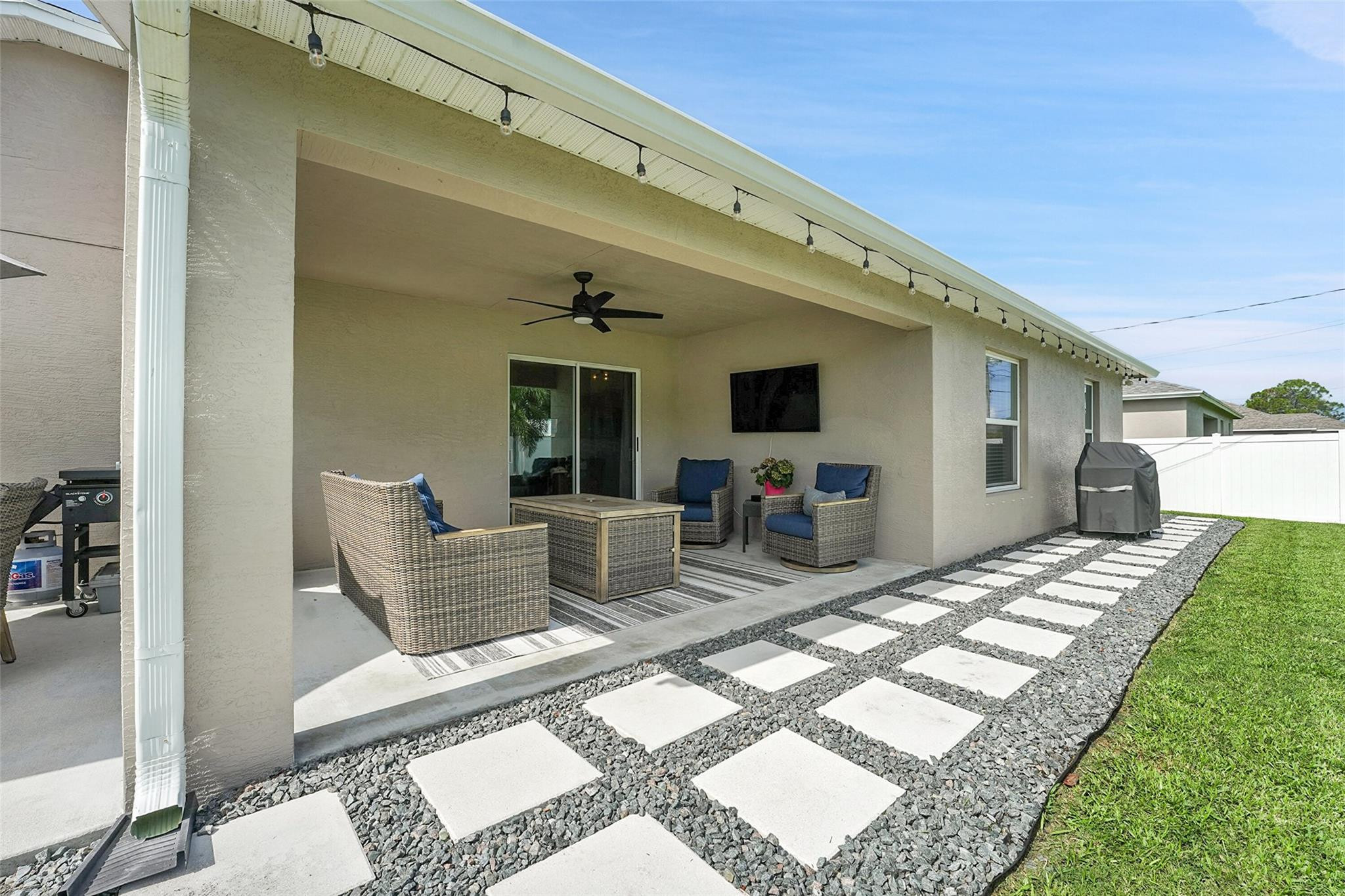 1129 SW Arc Ct