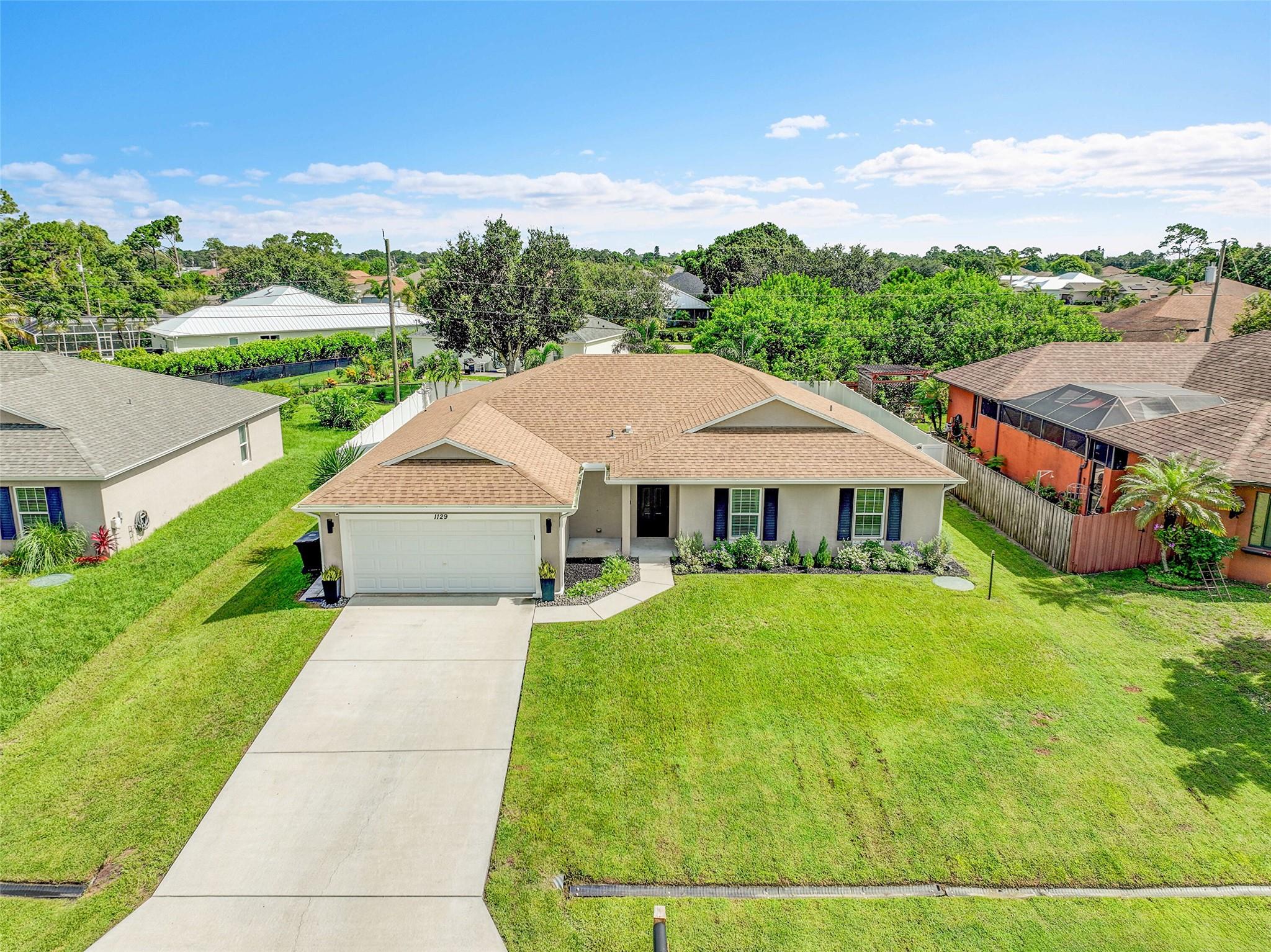1129 SW Arc Ct