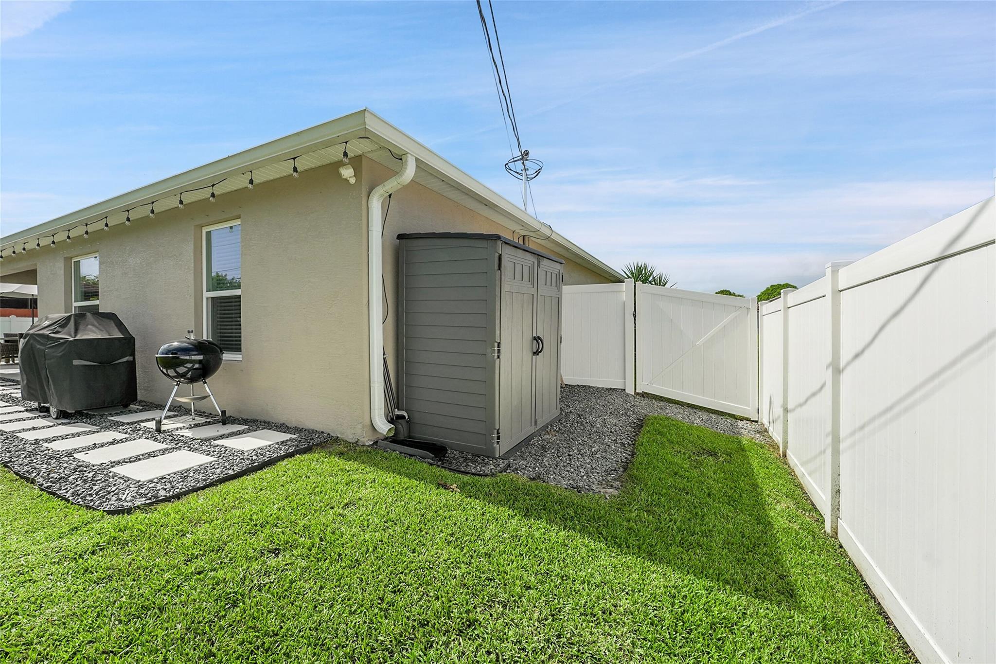 1129 SW Arc Ct