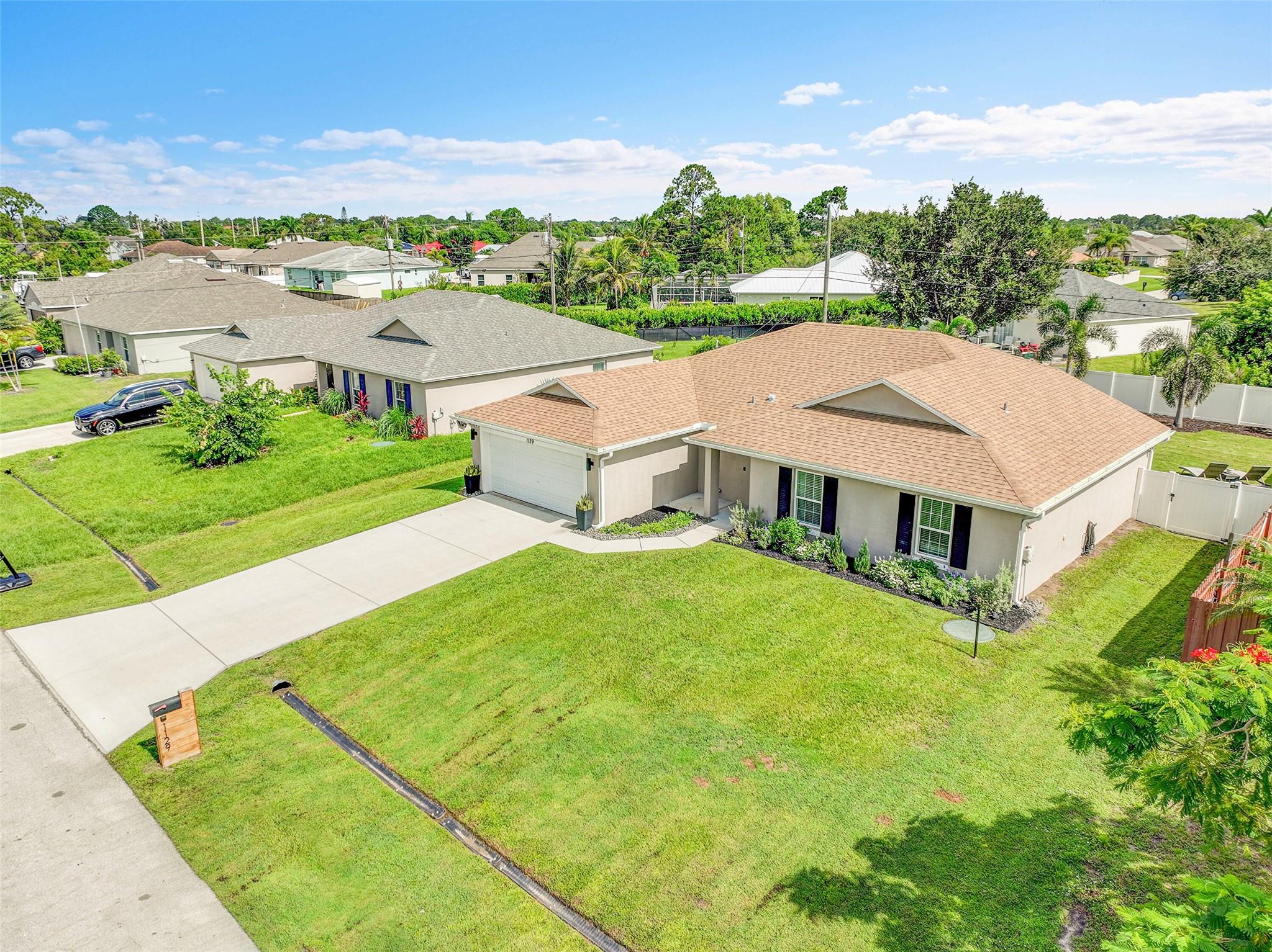 1129 SW Arc Ct