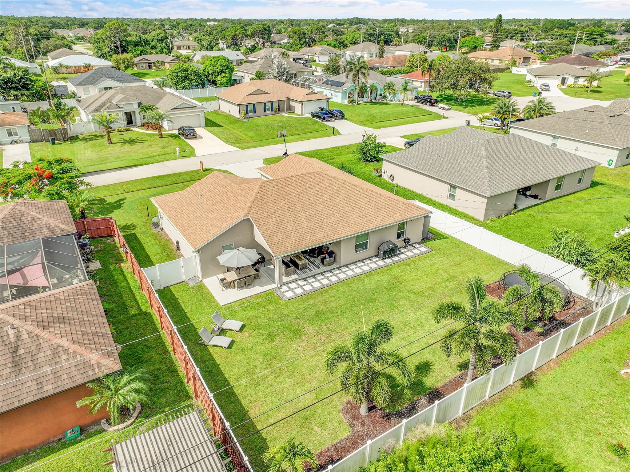1129 SW Arc Ct