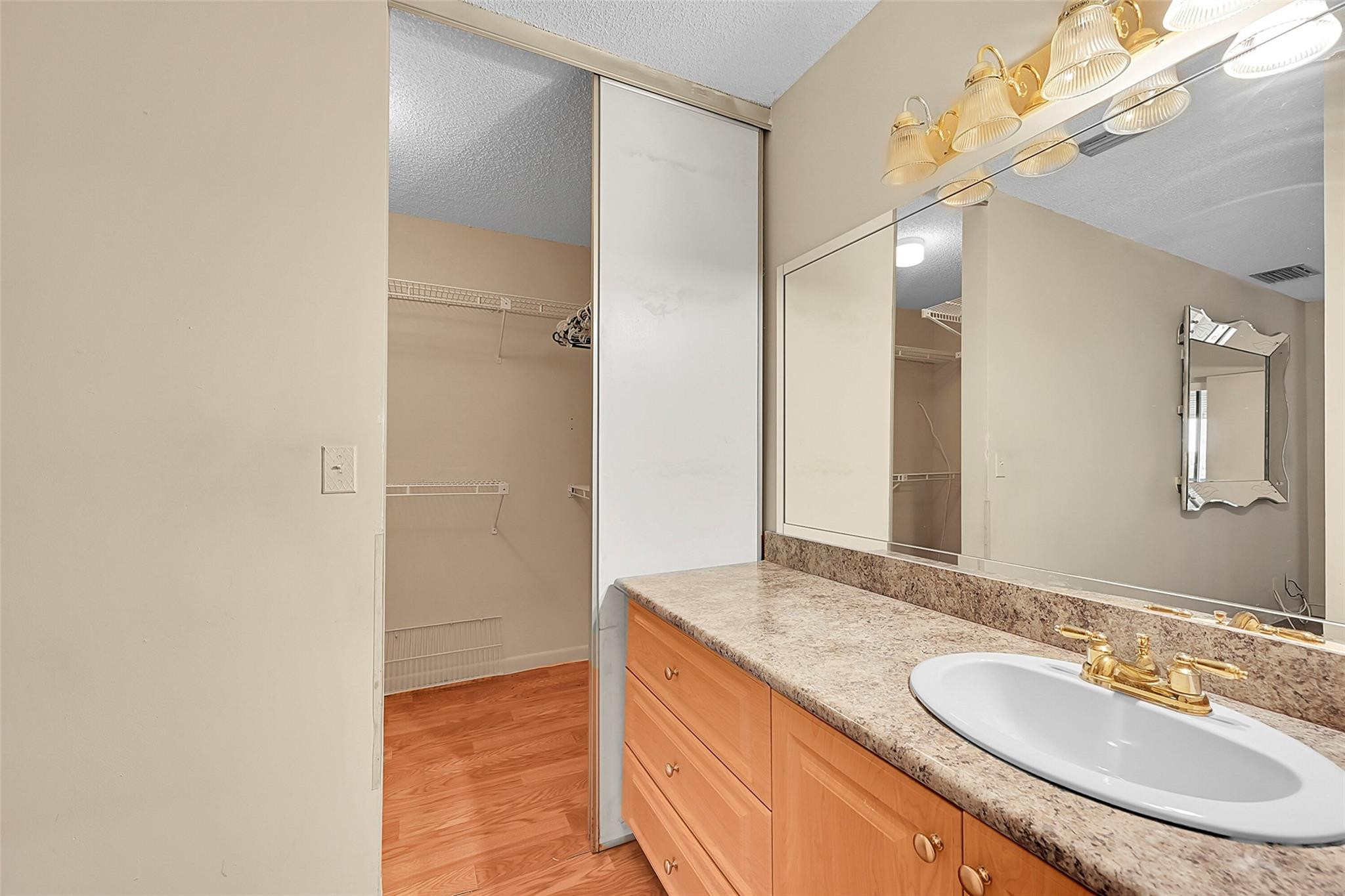 3587 NW 35th St 1635