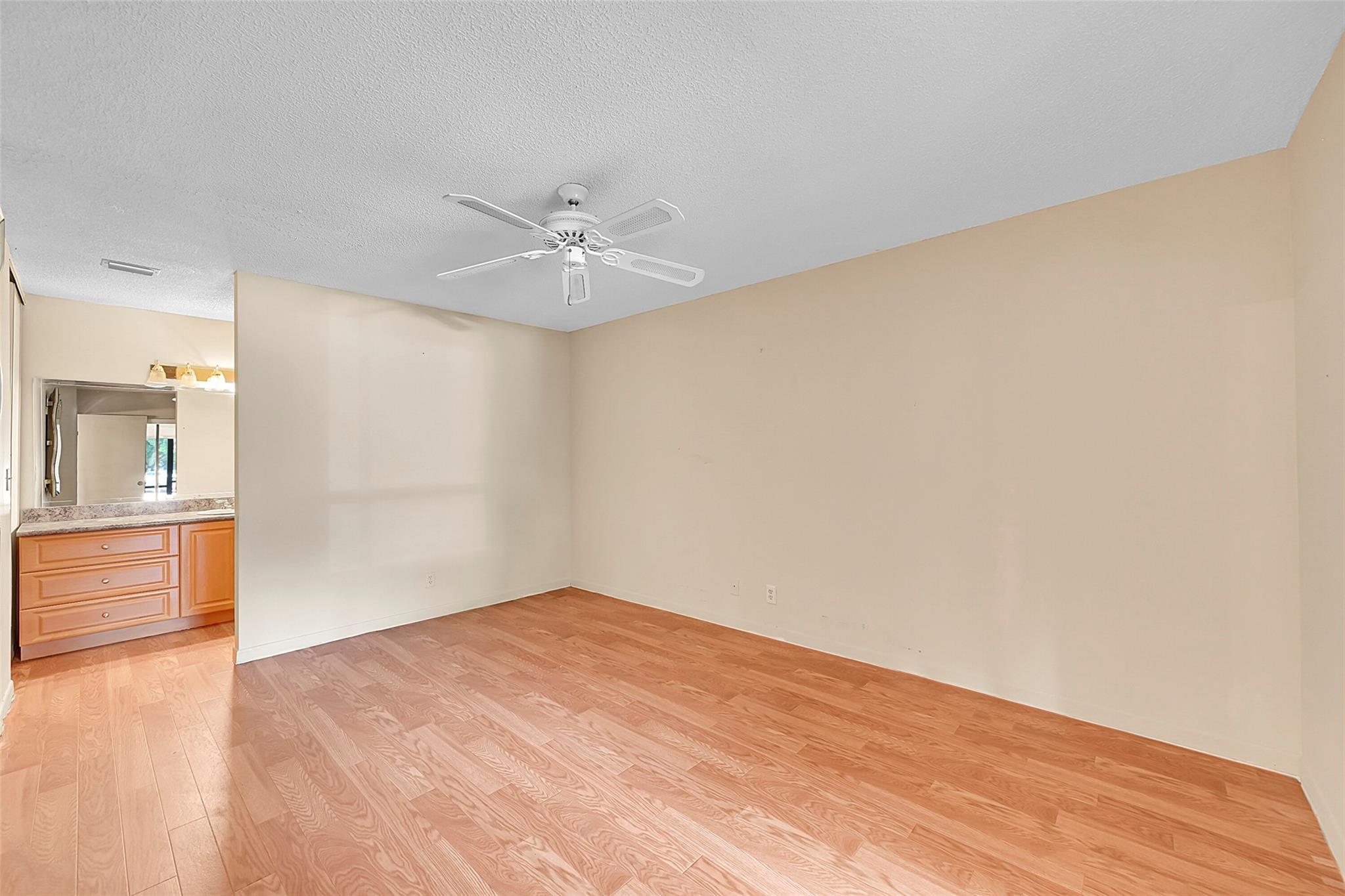 3587 NW 35th St 1635