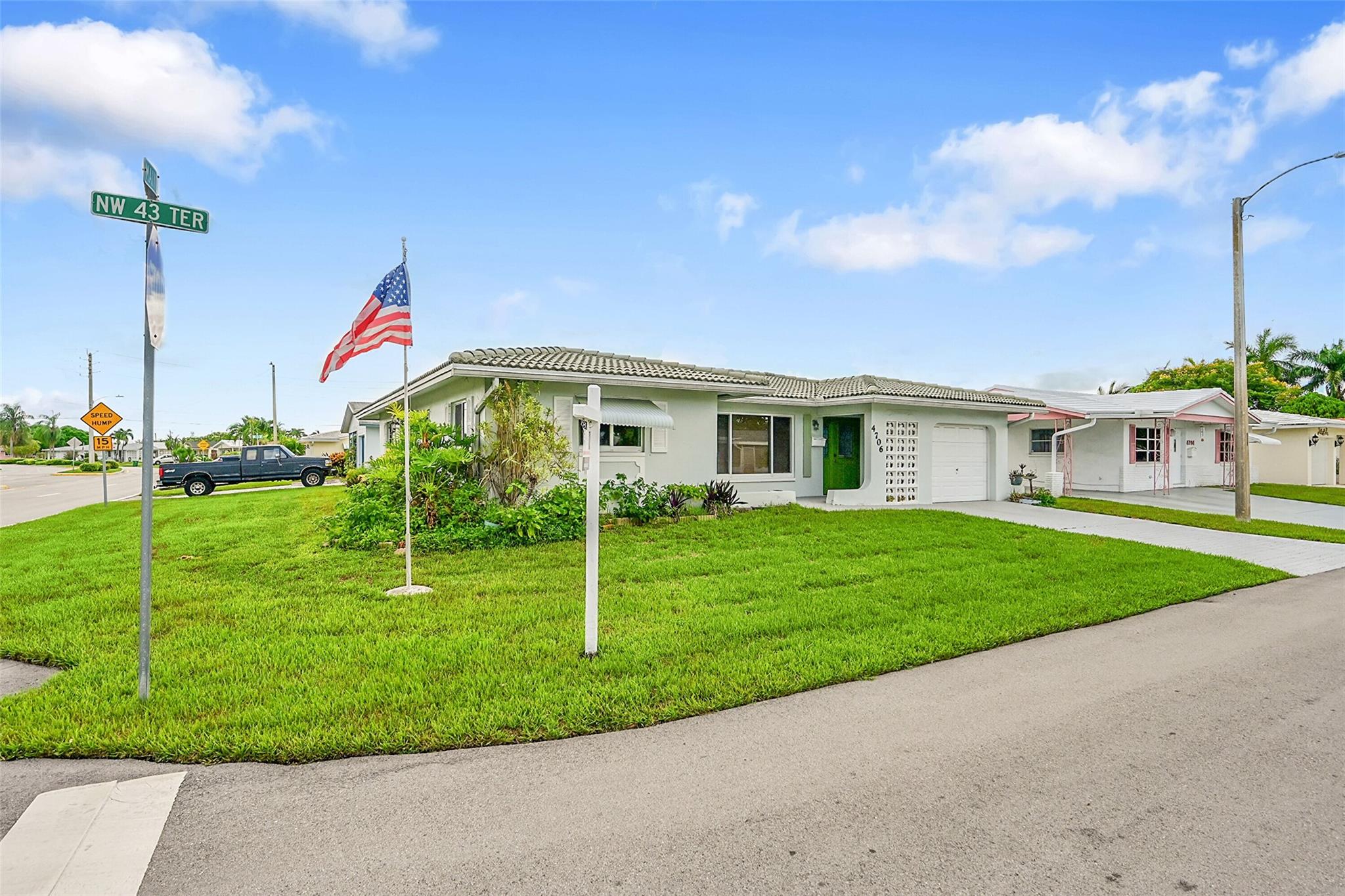4706 NW 43rd Ter