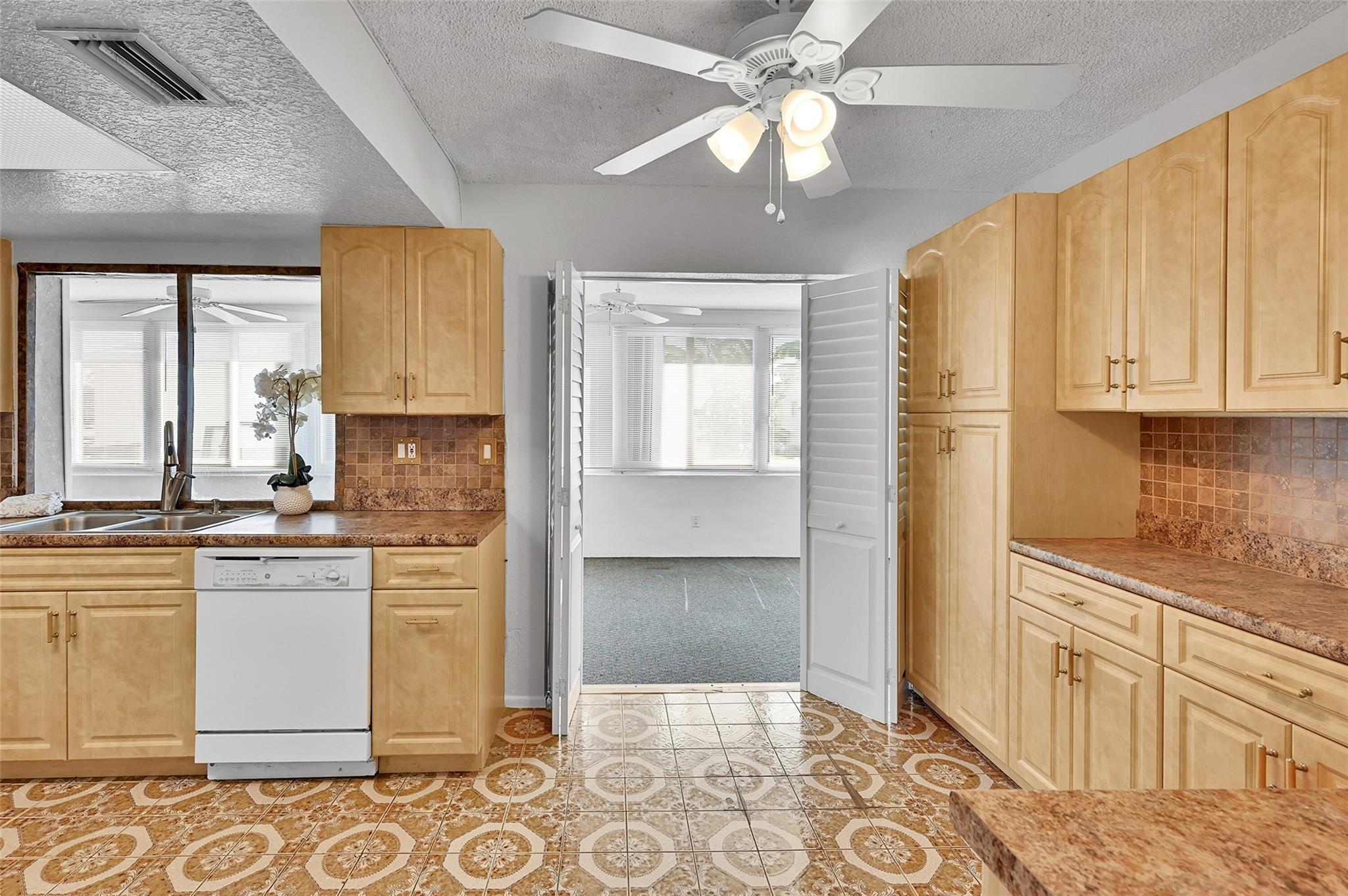 4706 NW 43rd Ter
