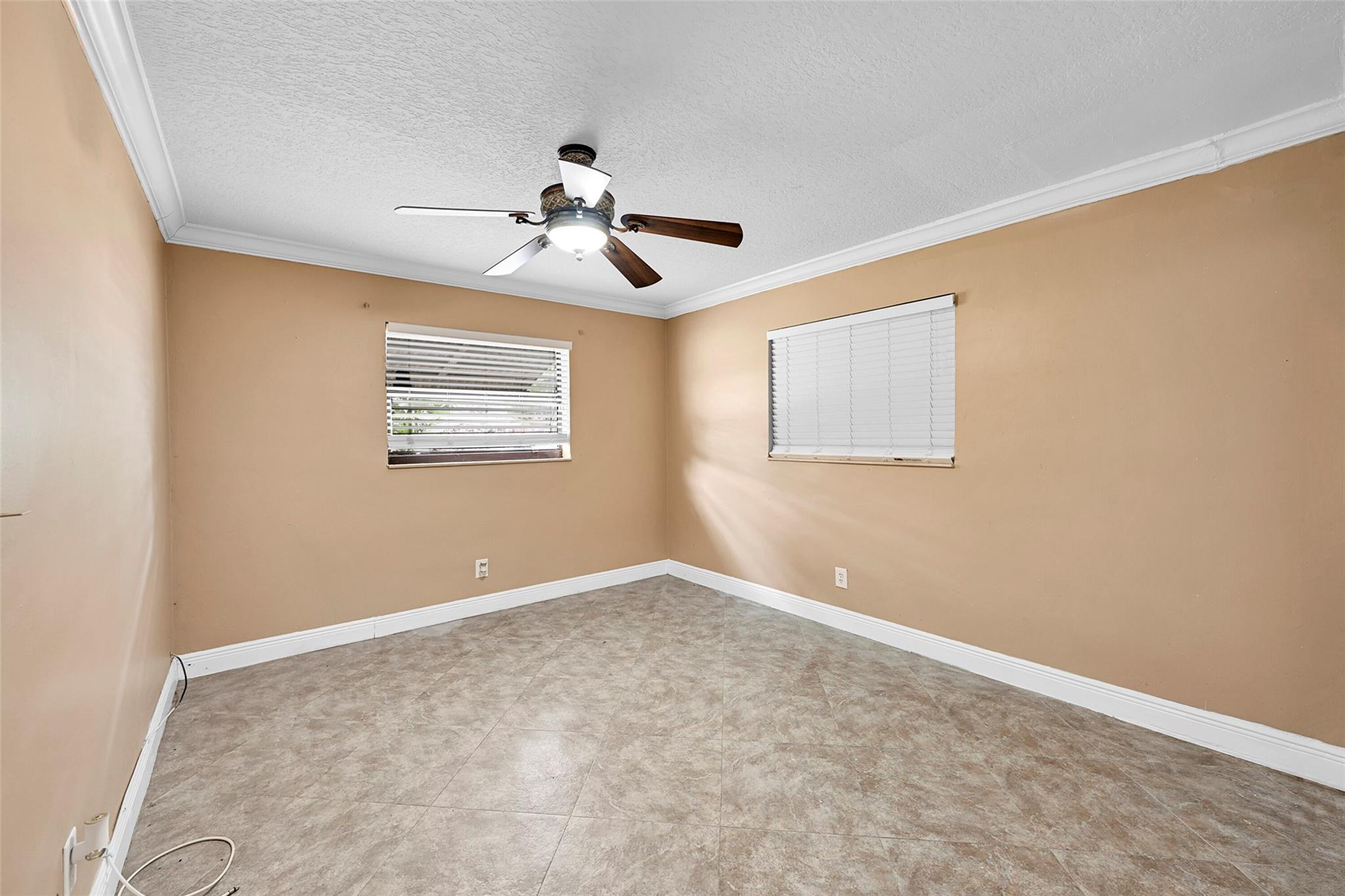 1390 NE 39th St