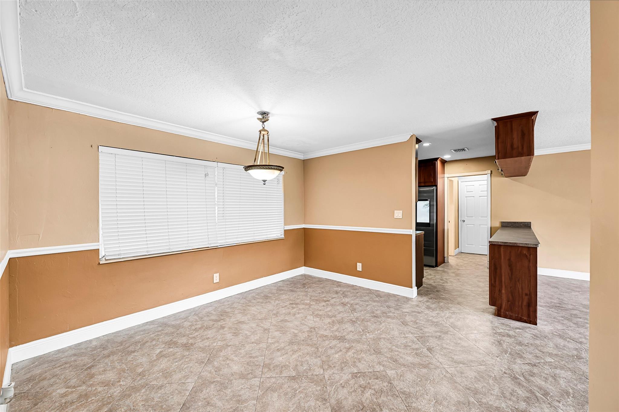1390 NE 39th St