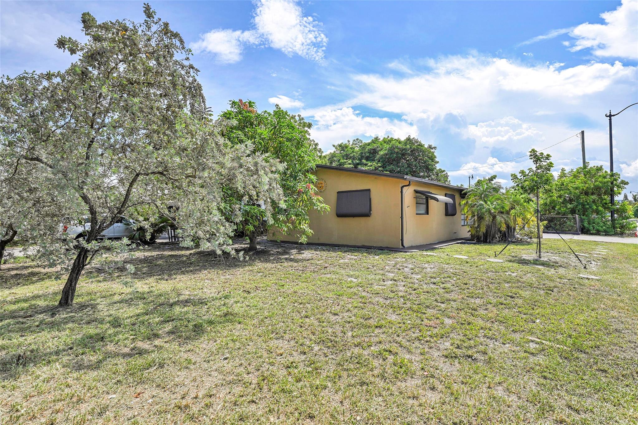 1390 NE 39th St