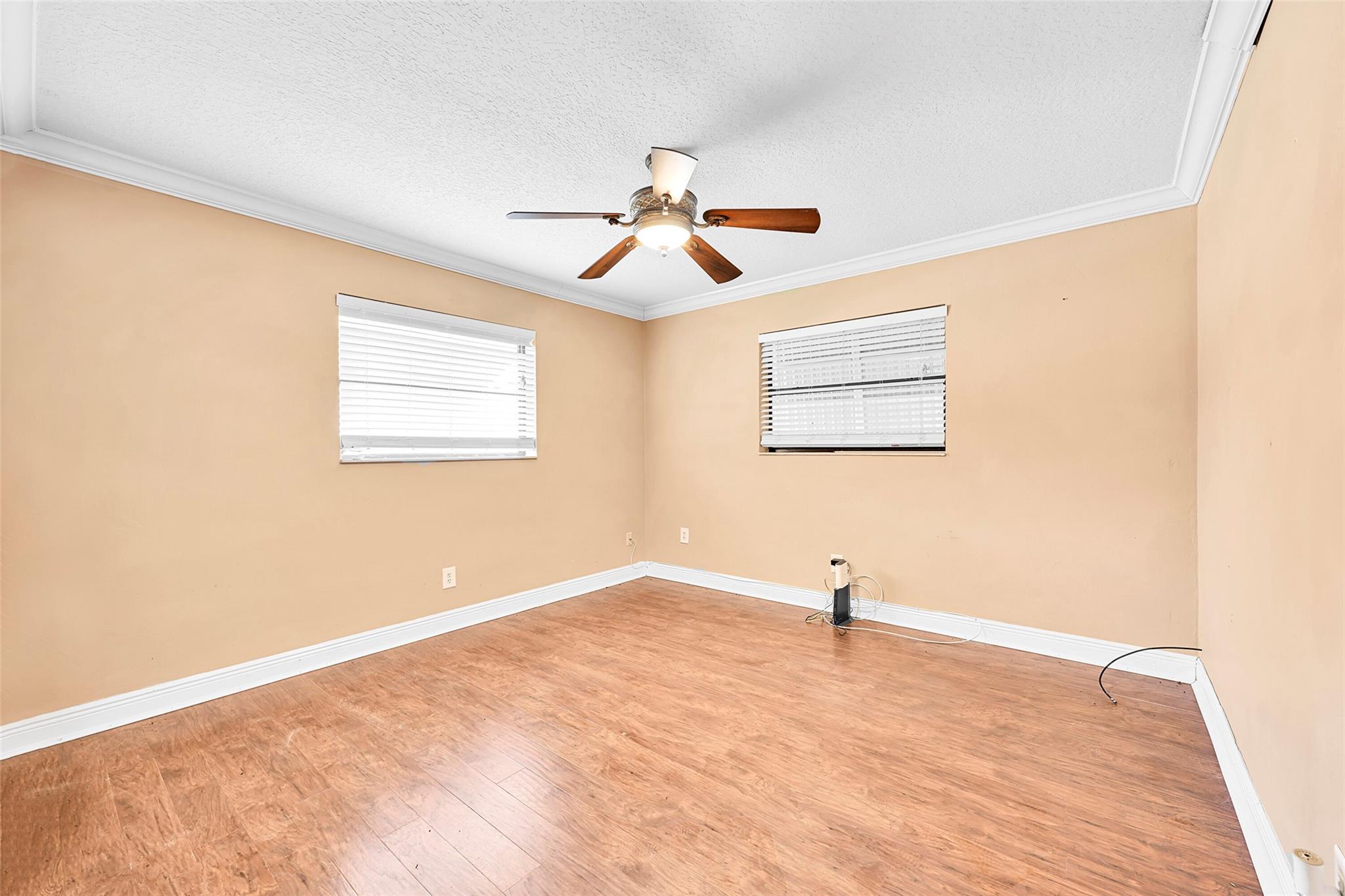 1390 NE 39th St