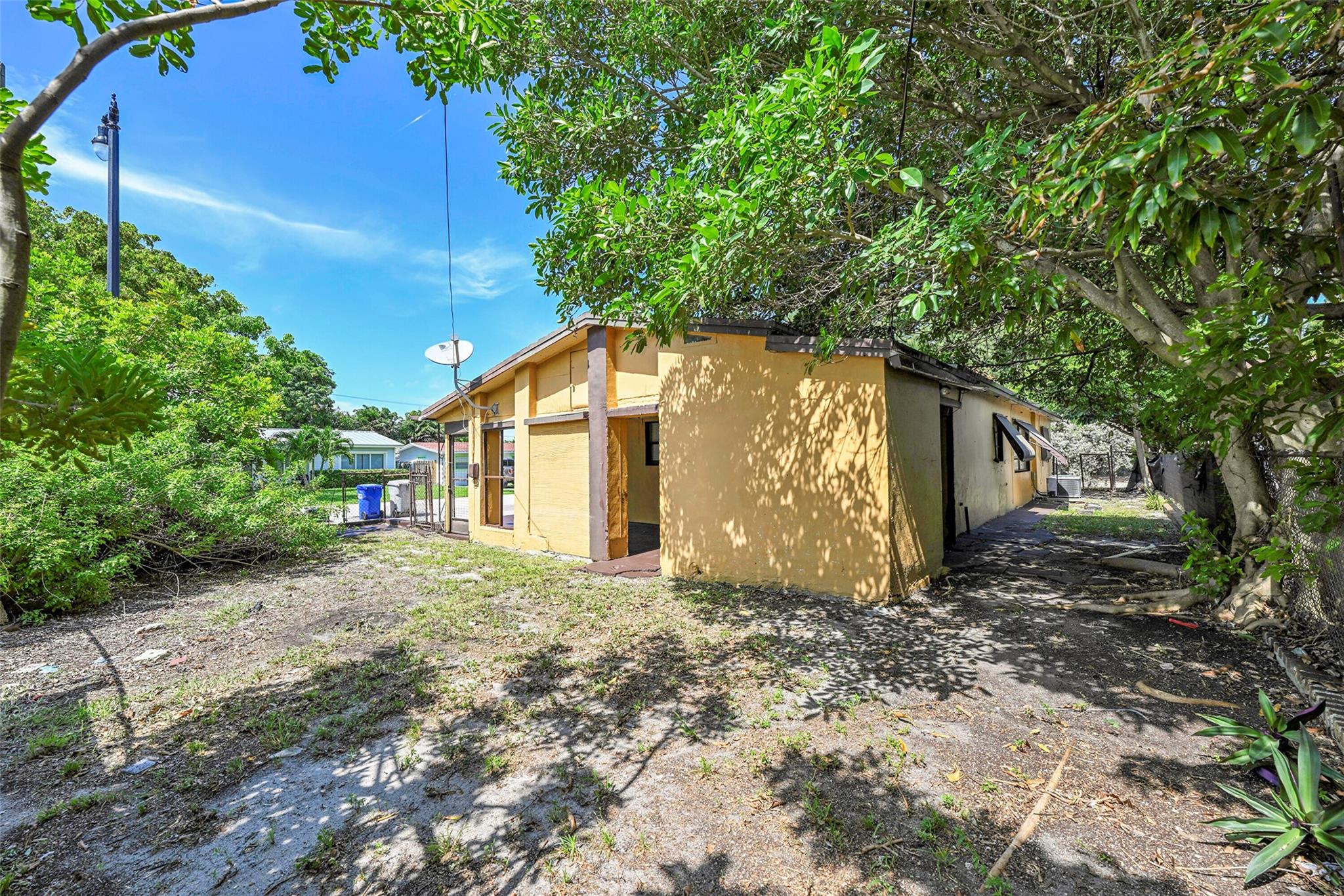 1390 NE 39th St