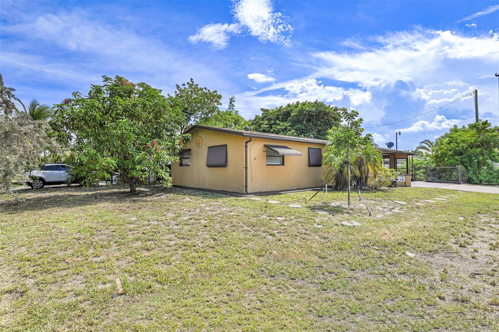 1390 NE 39th St