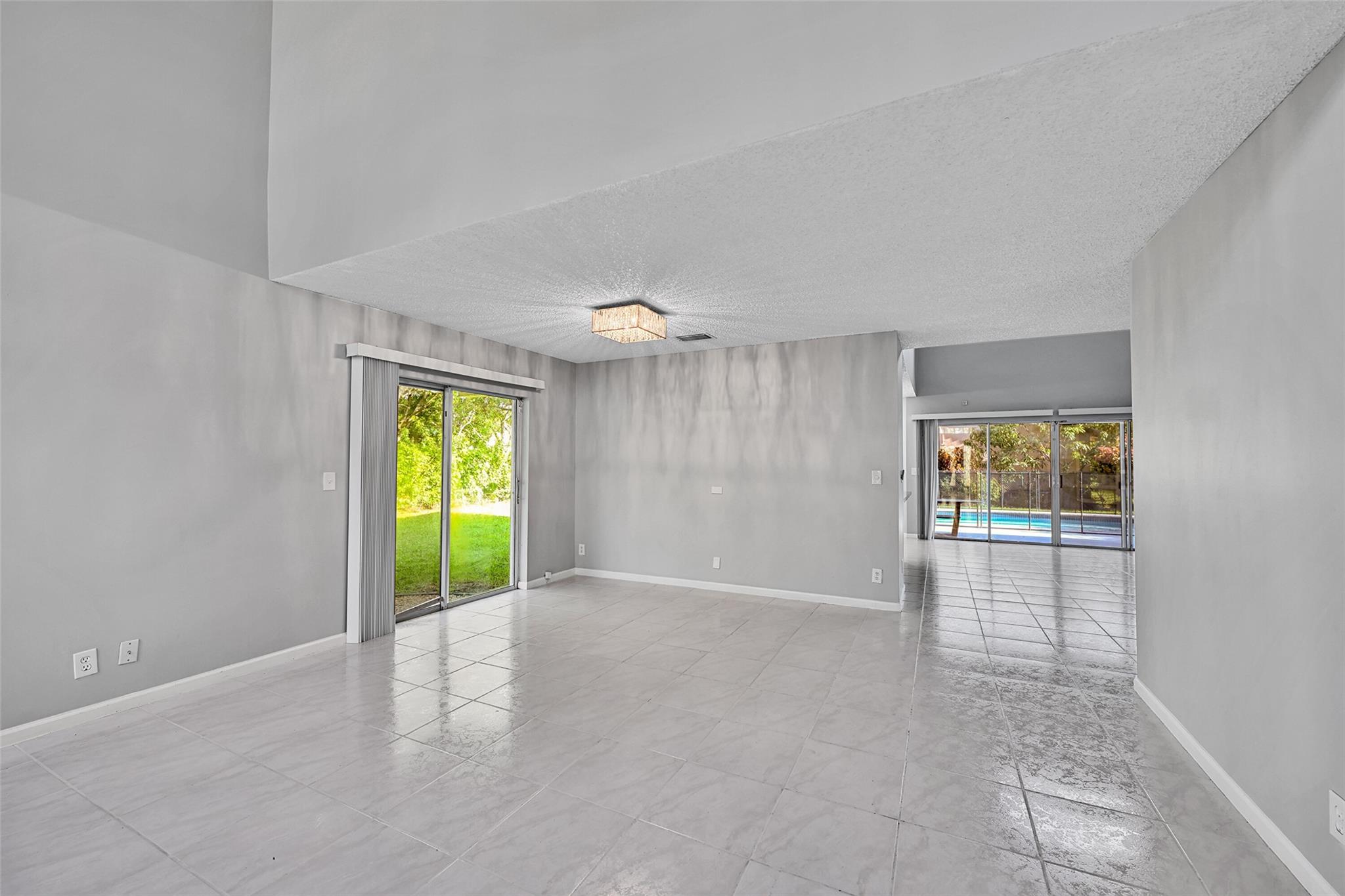 10004 NW 57th Pl