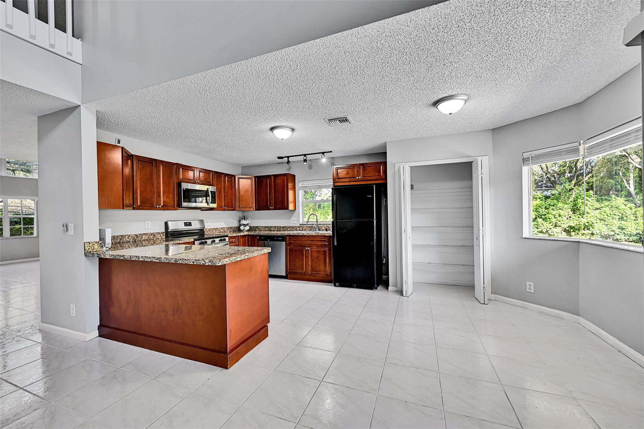 10004 NW 57th Pl