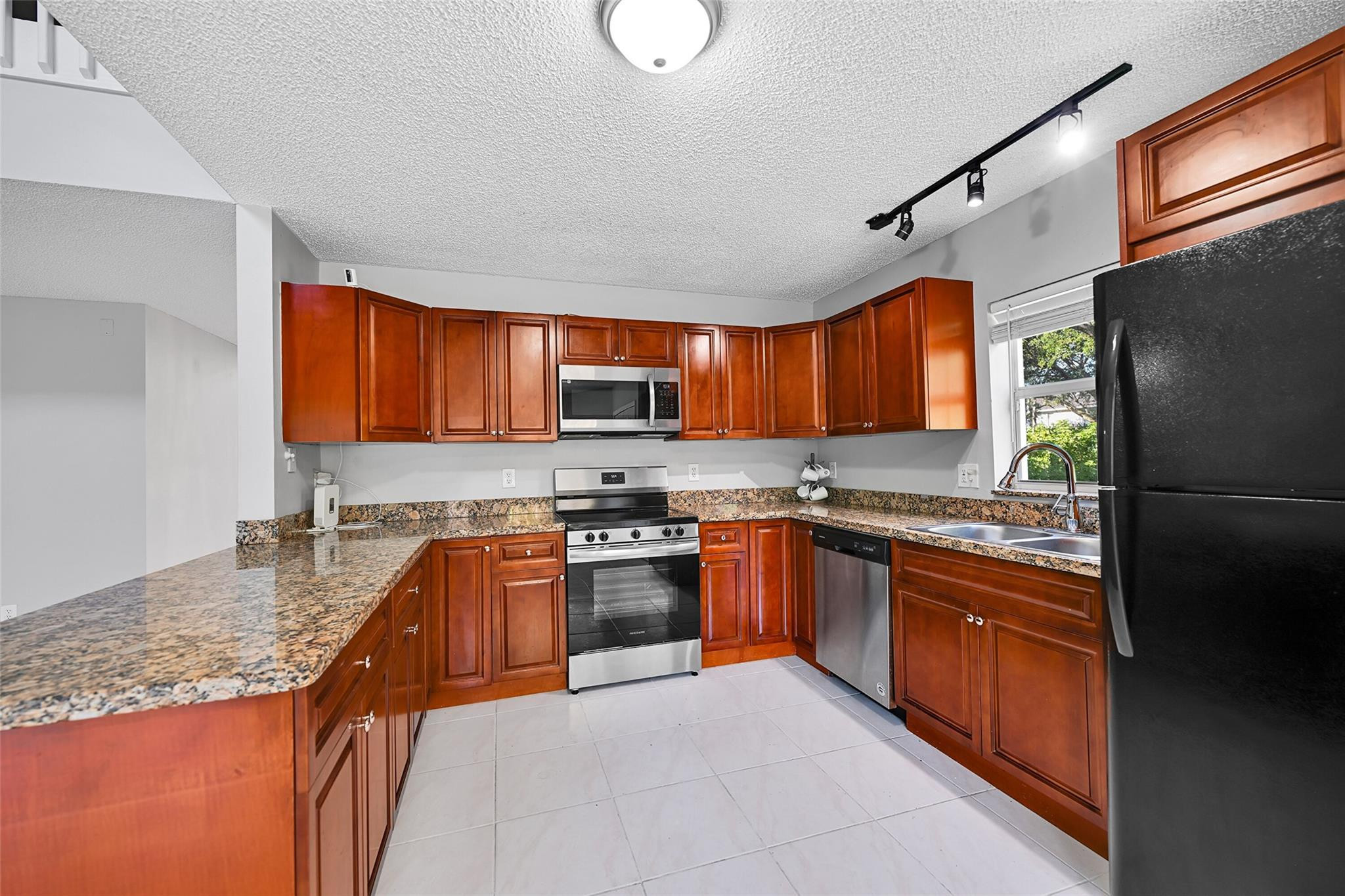 10004 NW 57th Pl