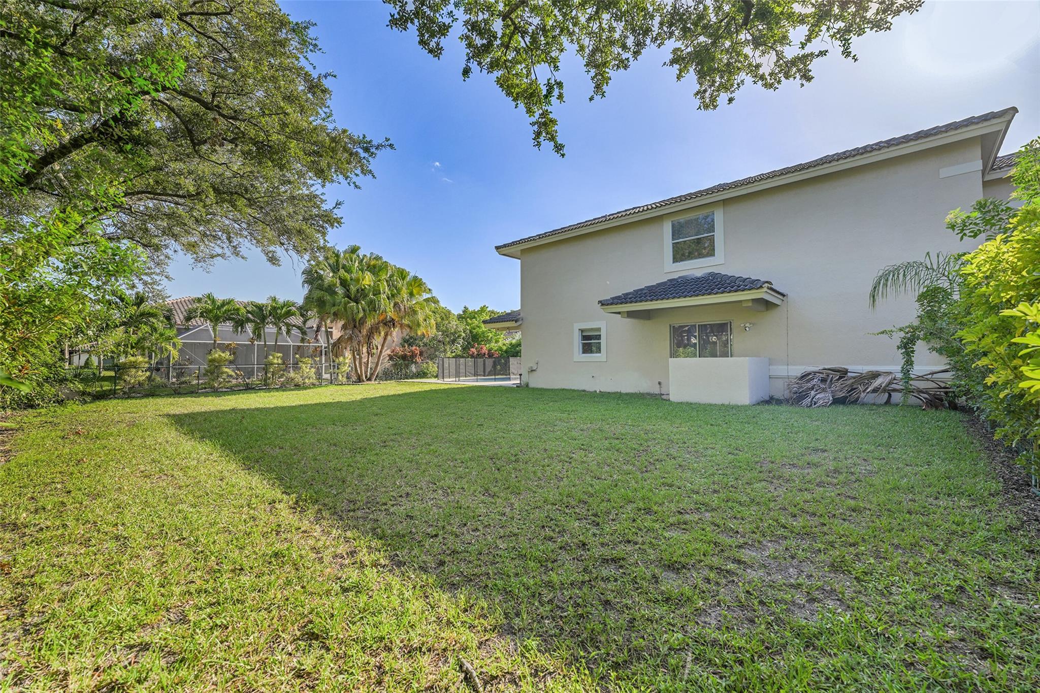 10004 NW 57th Pl