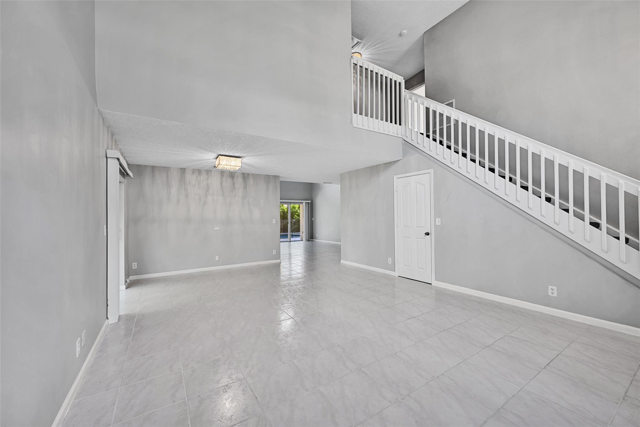 10004 NW 57th Pl