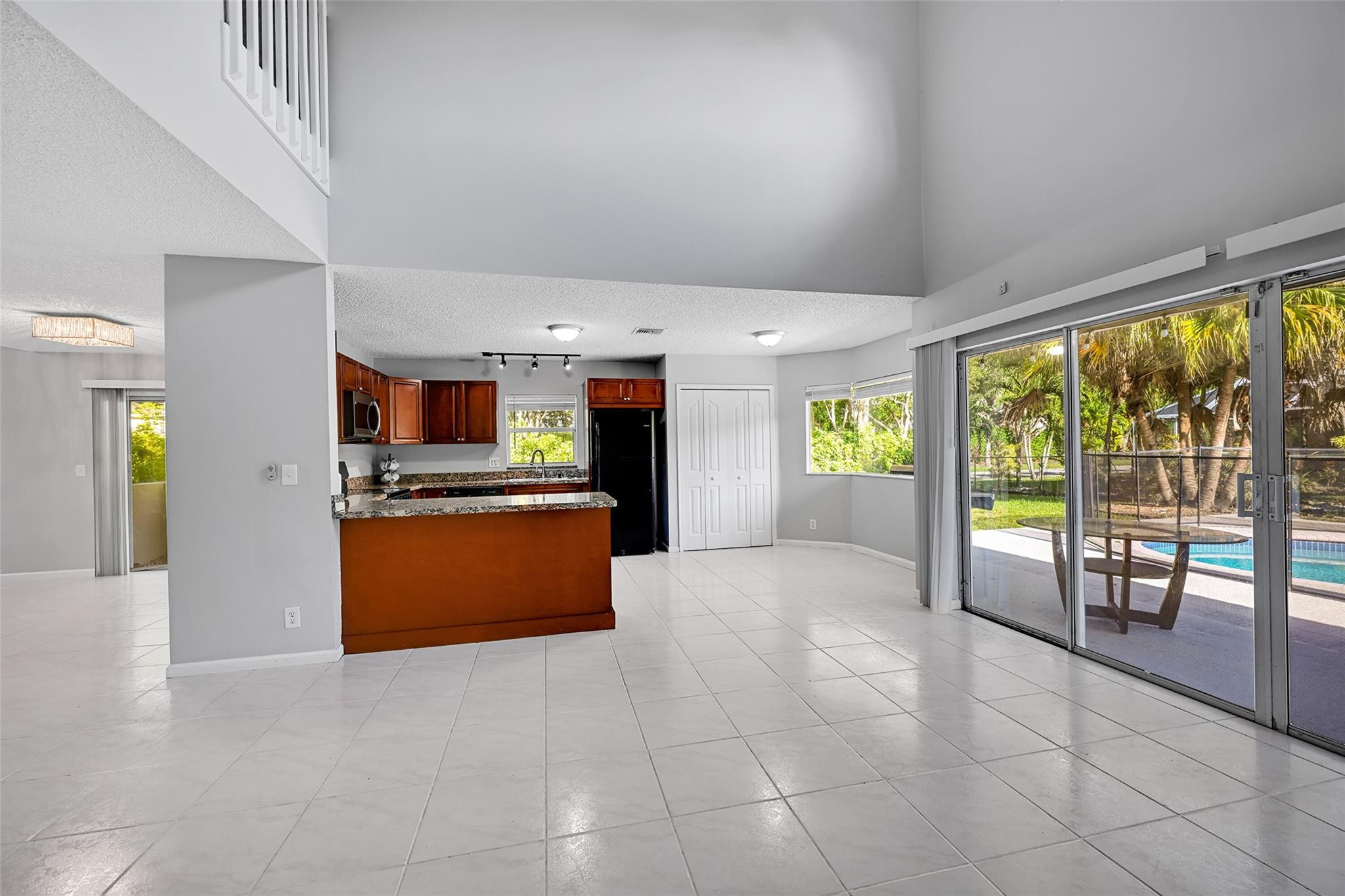 10004 NW 57th Pl