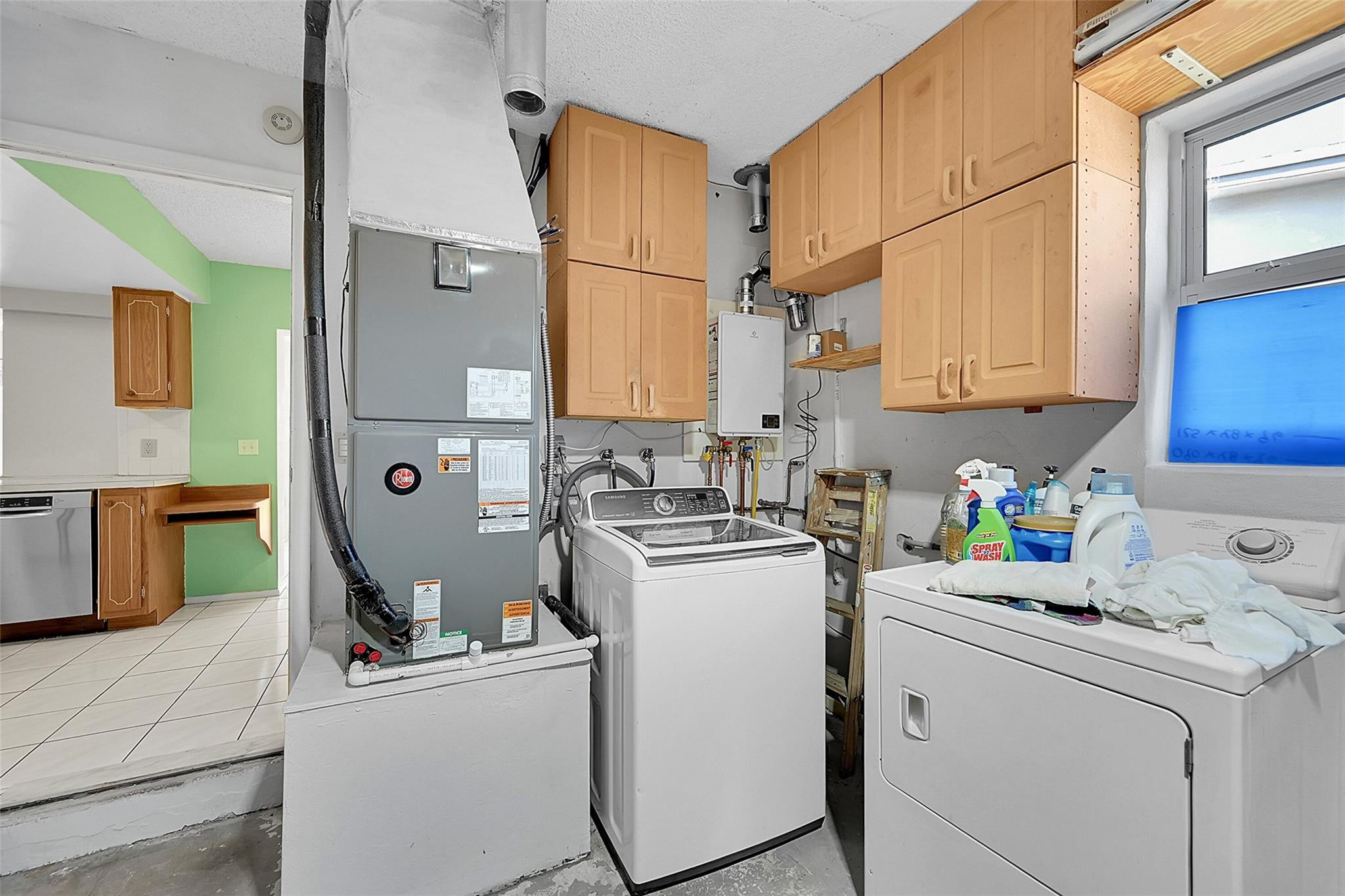 9060 NW 25th St