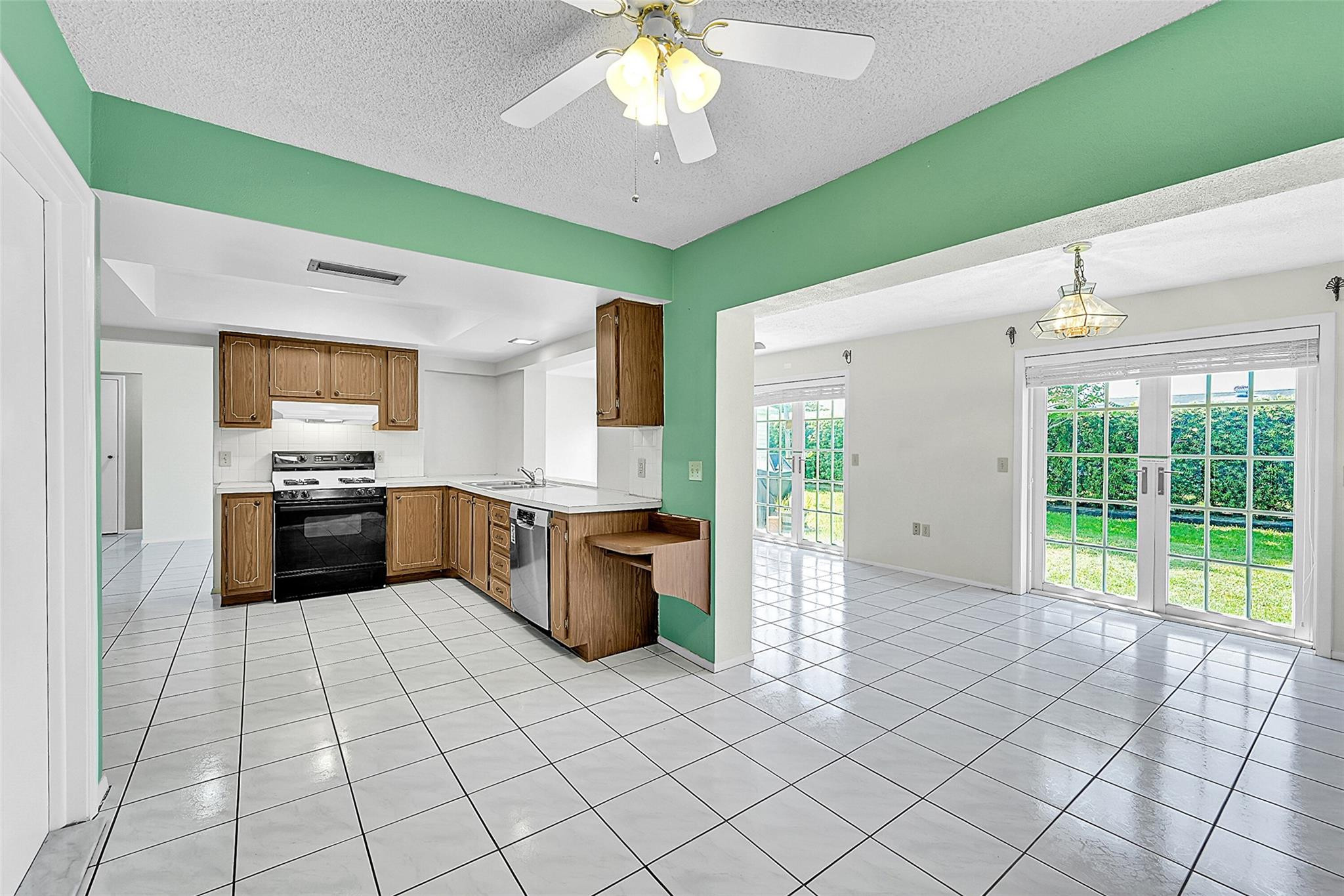 9060 NW 25th St