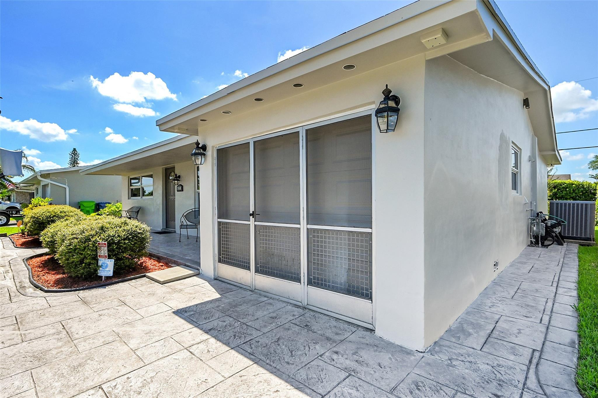 9060 NW 25th St