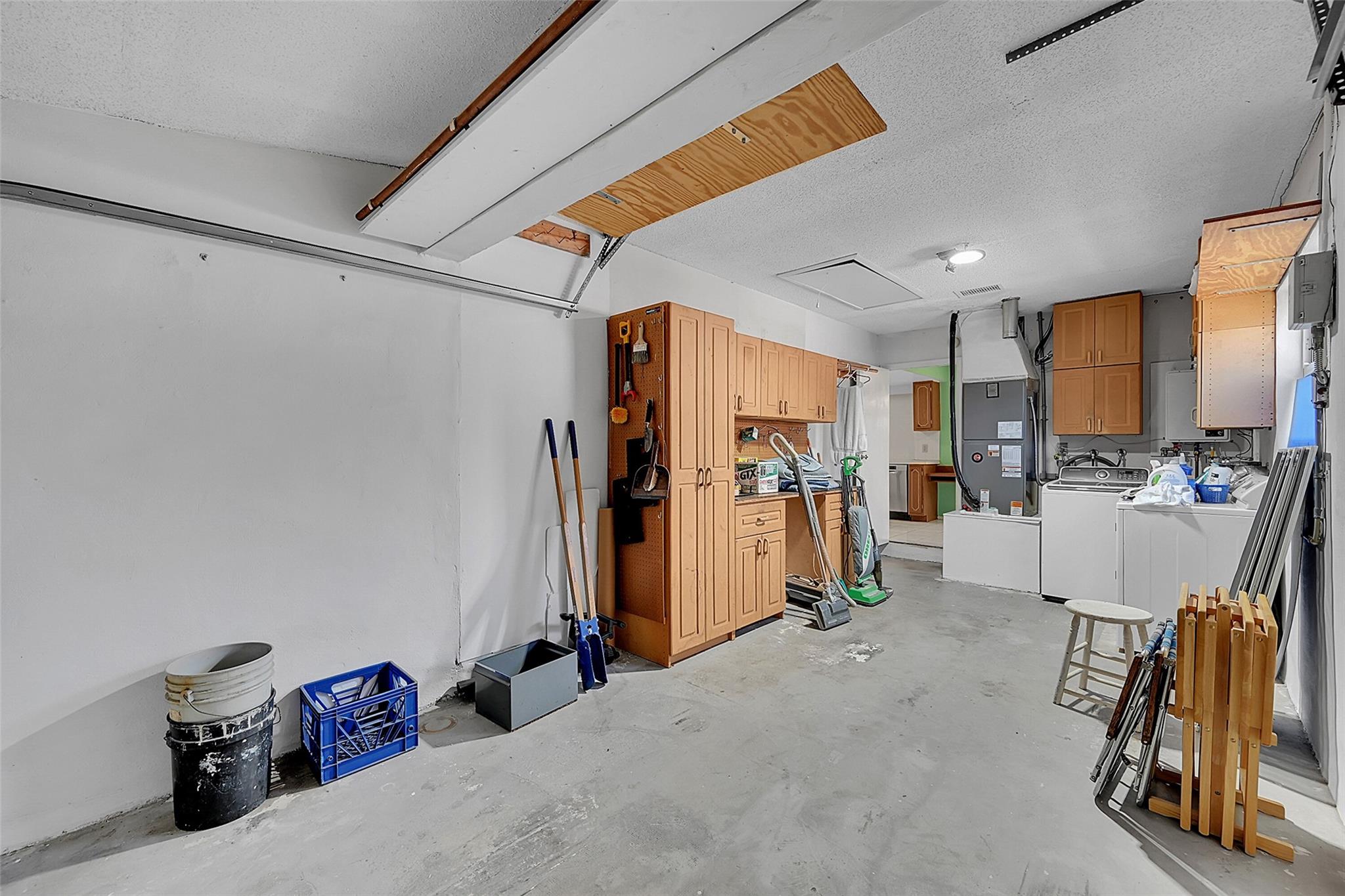 9060 NW 25th St