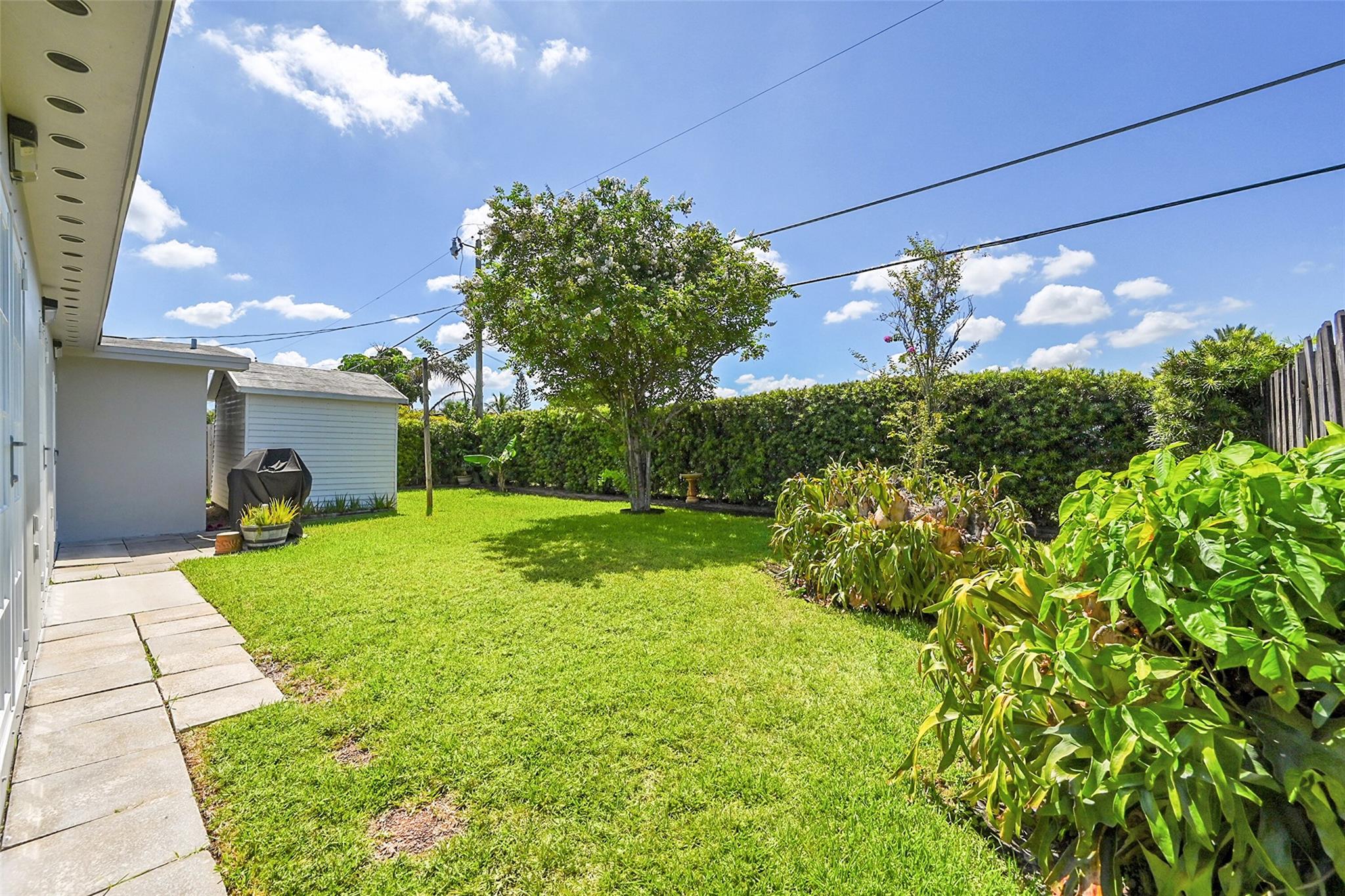 9060 NW 25th St