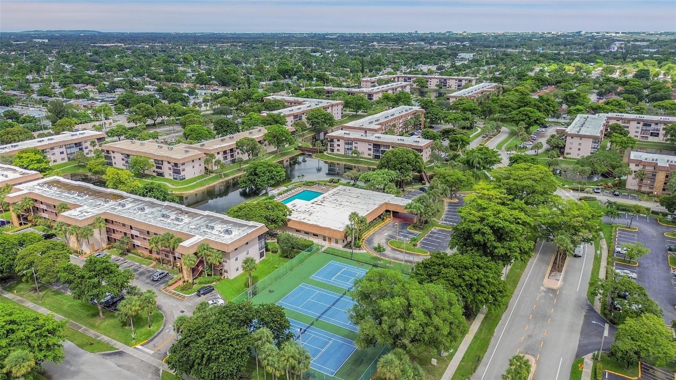 4940 E SABAL PALM 202