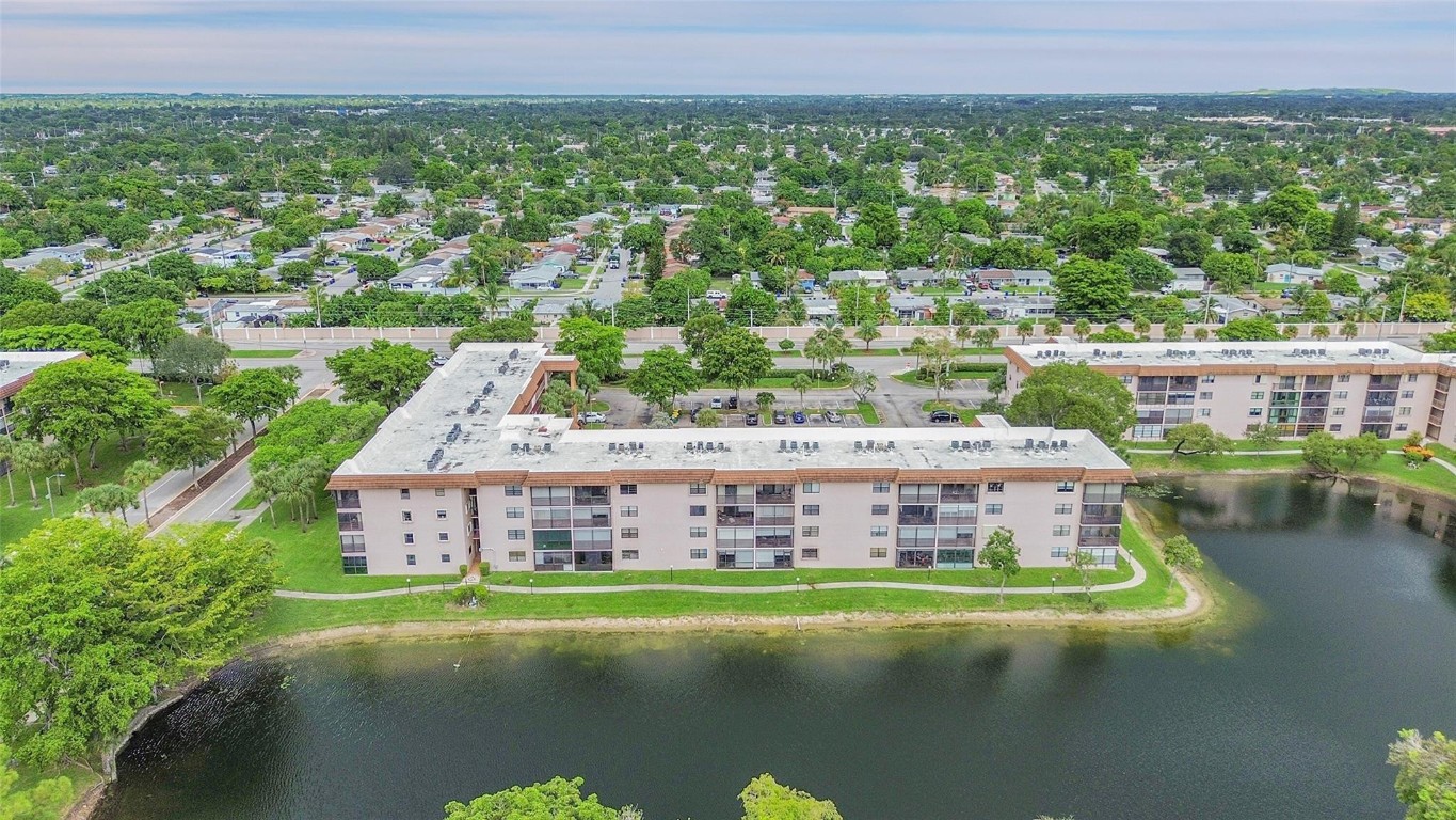 4940 E SABAL PALM 202