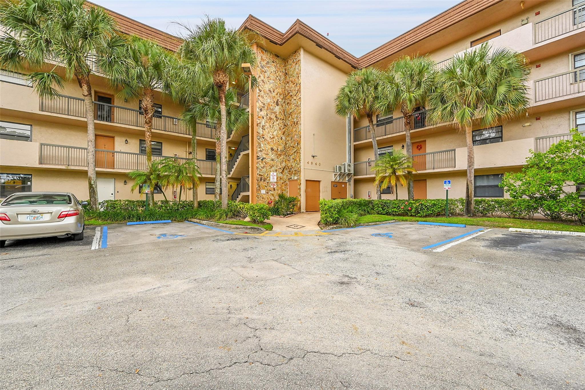 4940 E SABAL PALM 202