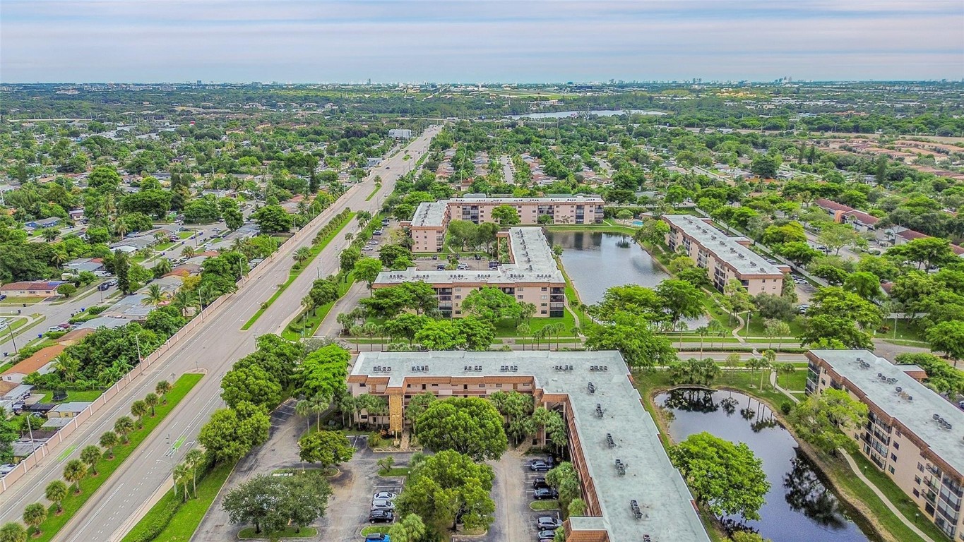 4940 E SABAL PALM 202