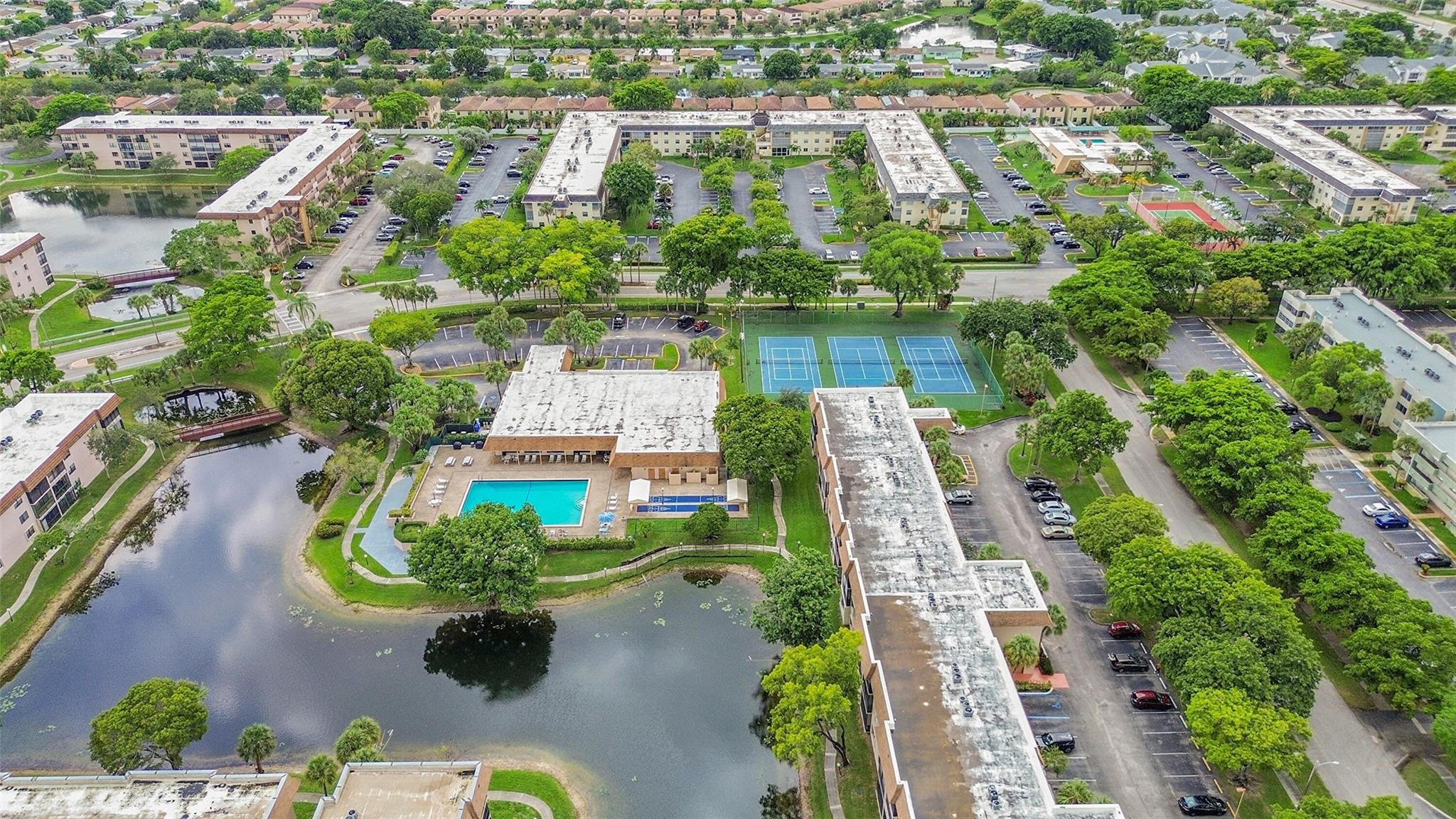 4940 E SABAL PALM 202