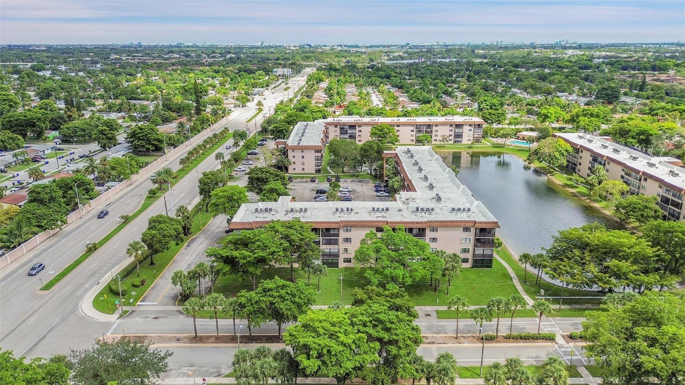 4940 E SABAL PALM 202