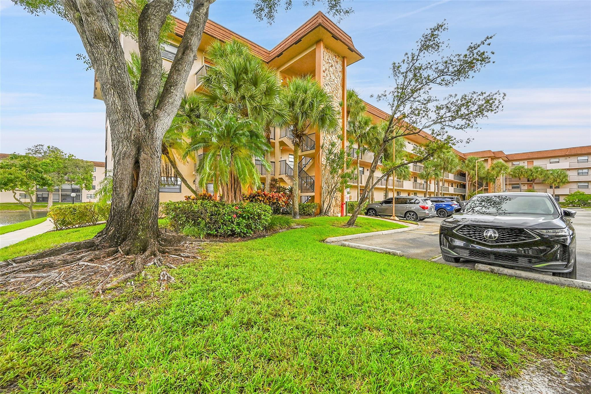 4940 E SABAL PALM 202