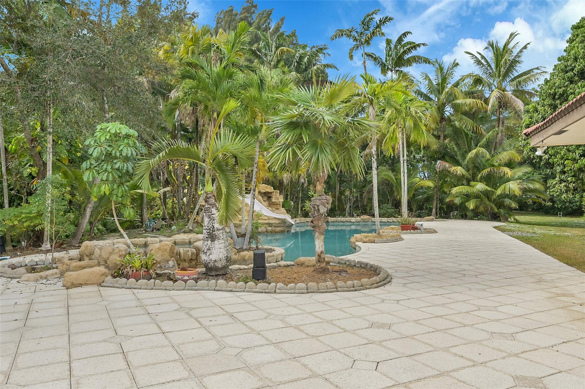 401 Farmington Dr