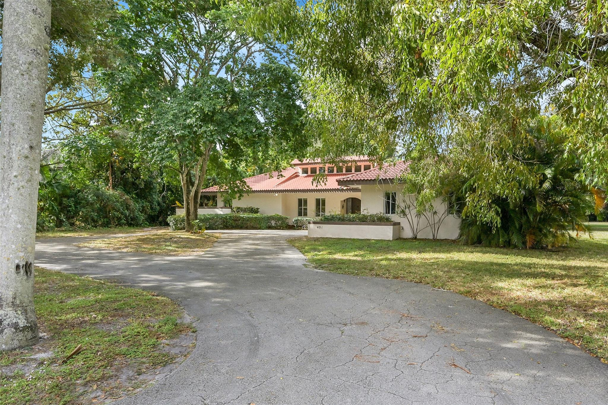 401 Farmington Dr