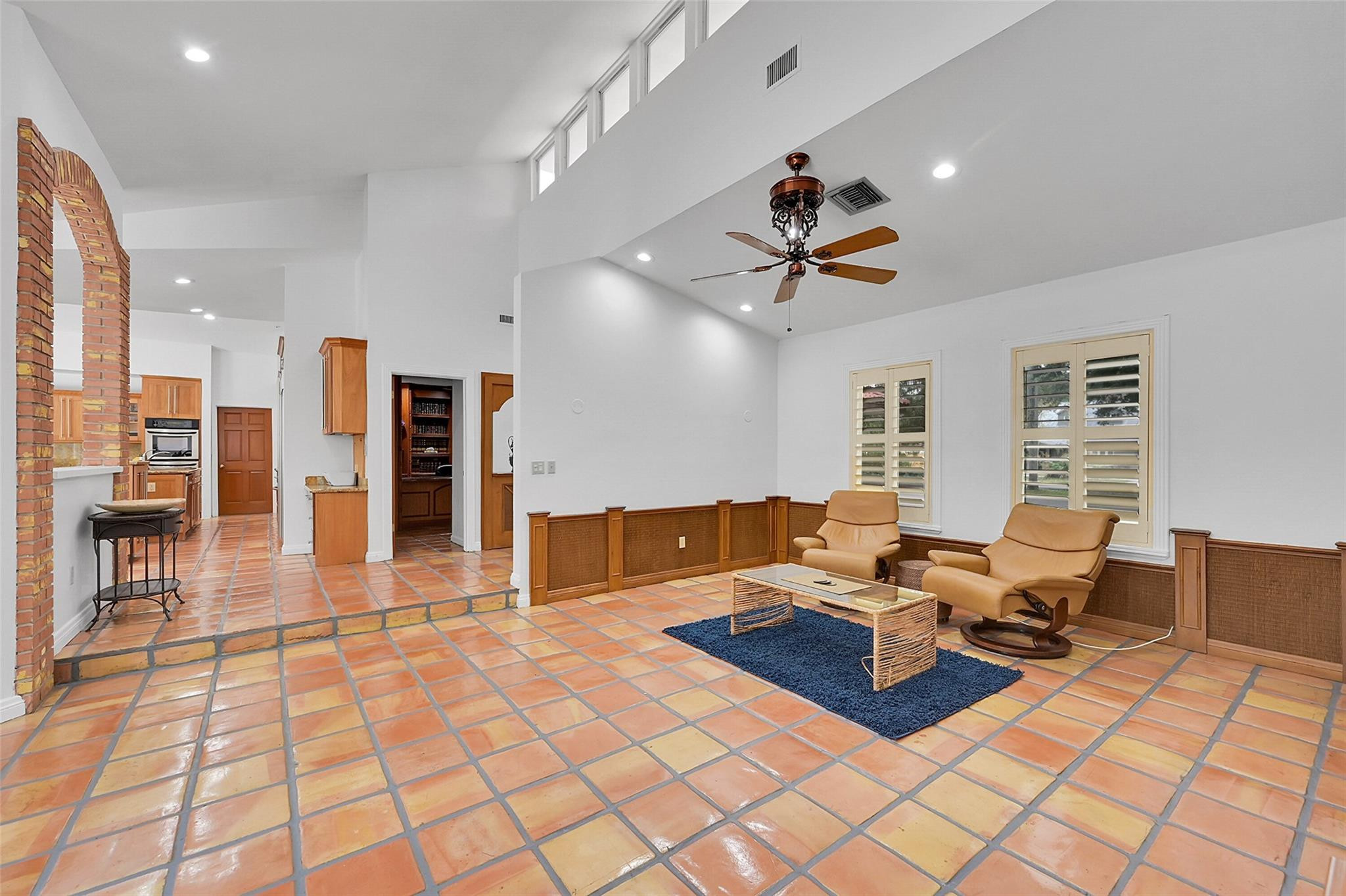 401 Farmington Dr