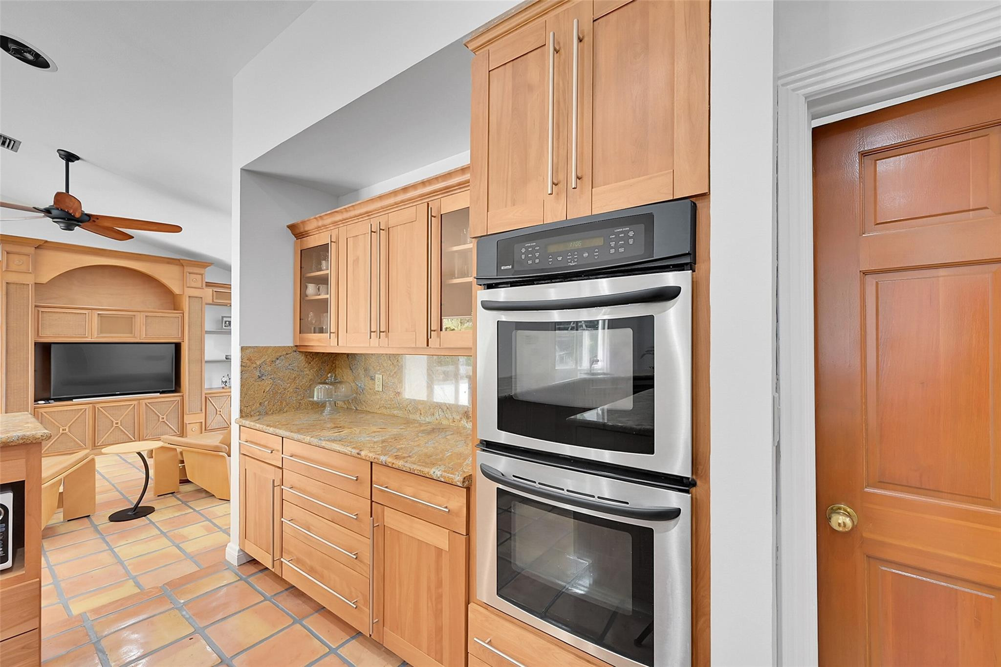 401 Farmington Dr