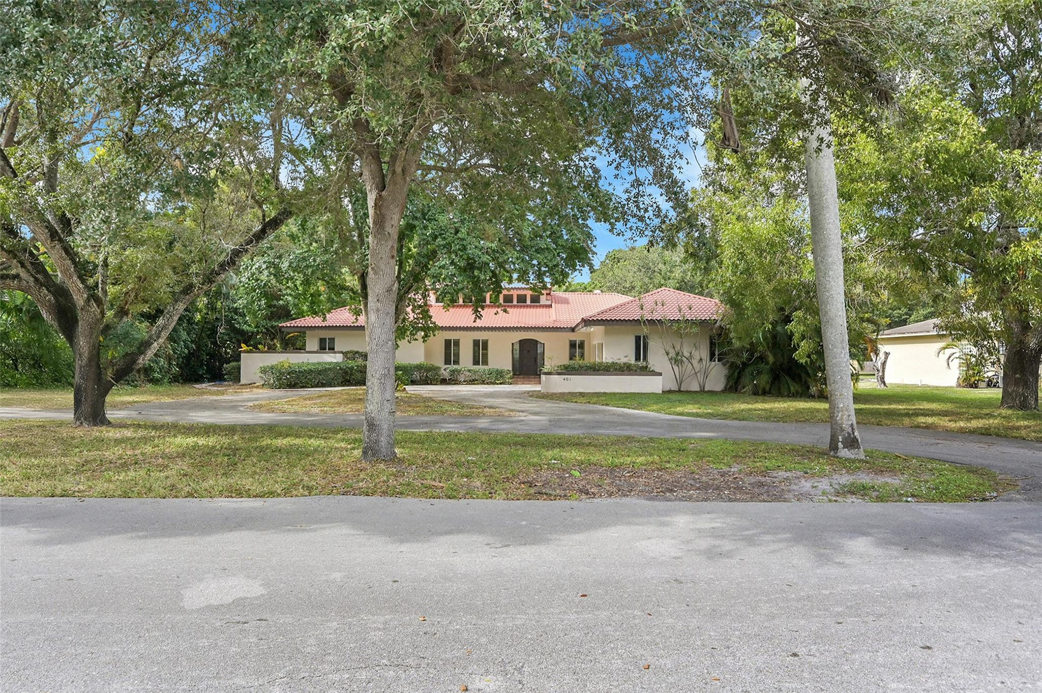 401 Farmington Dr